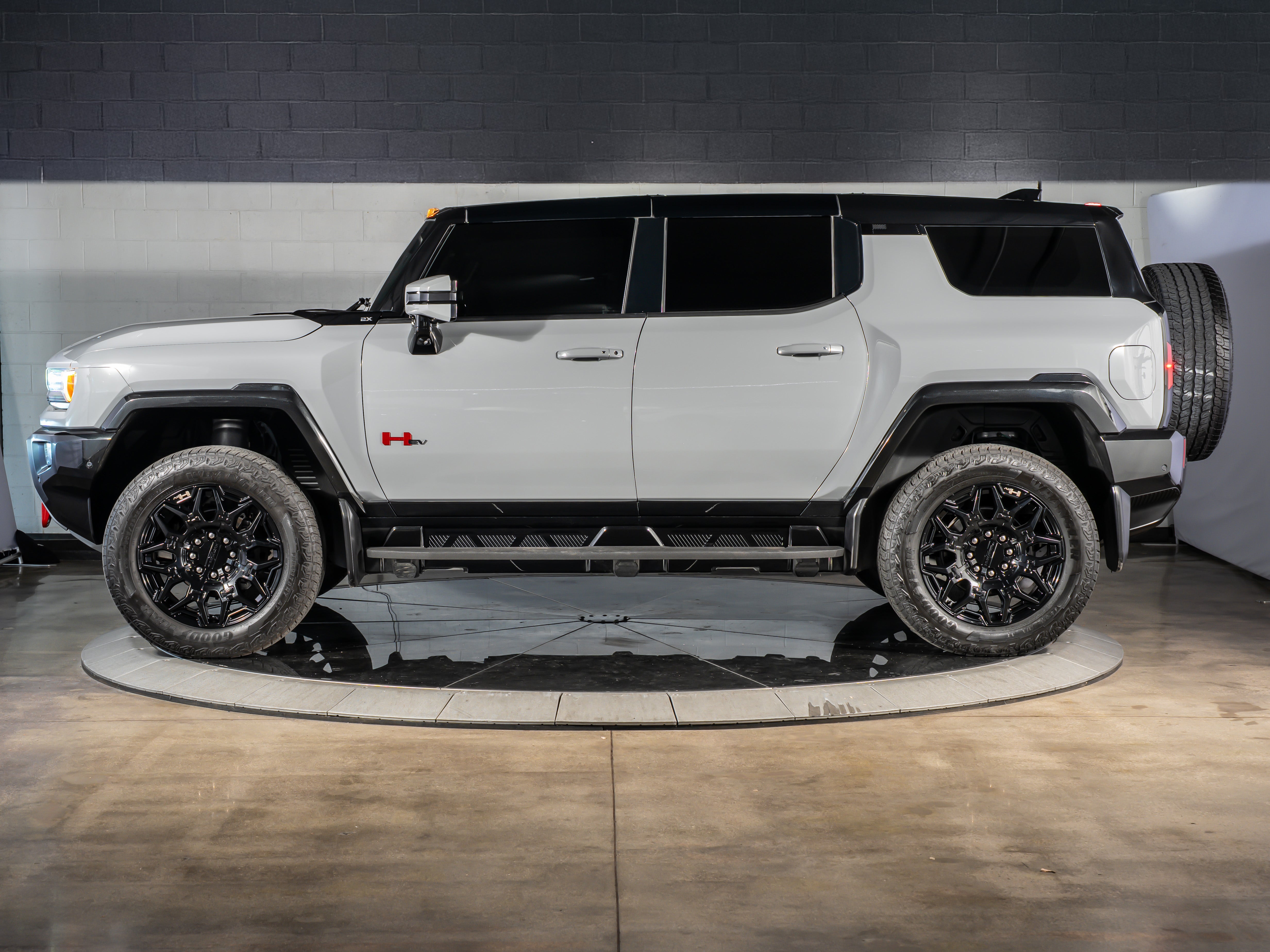 Used 2024 GMC HUMMER EV 2X with VIN 1GKB0NDE3RU113172 for sale in Santa Clarita, CA