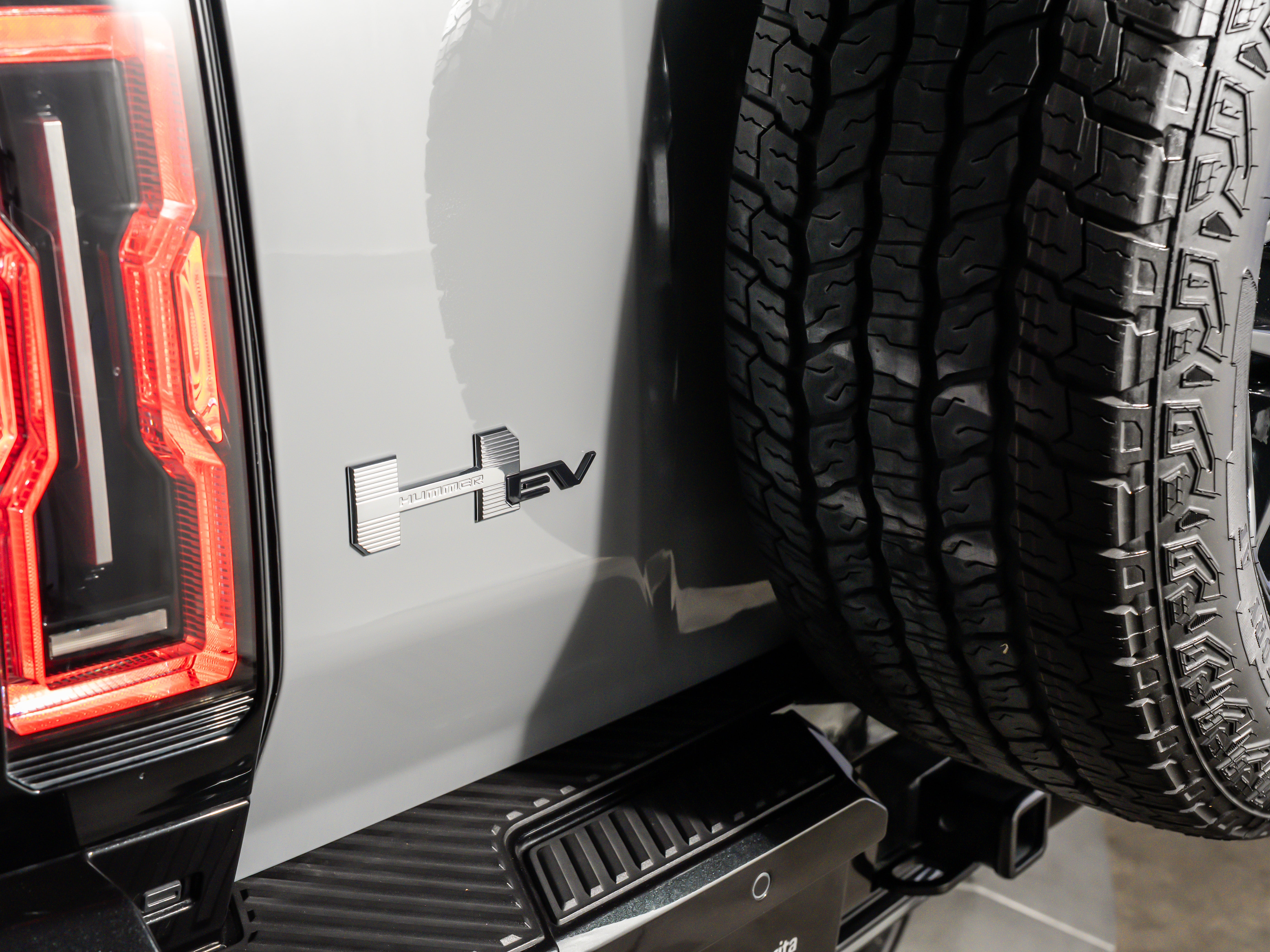 2024 GMC HUMMER EV SUV 2X