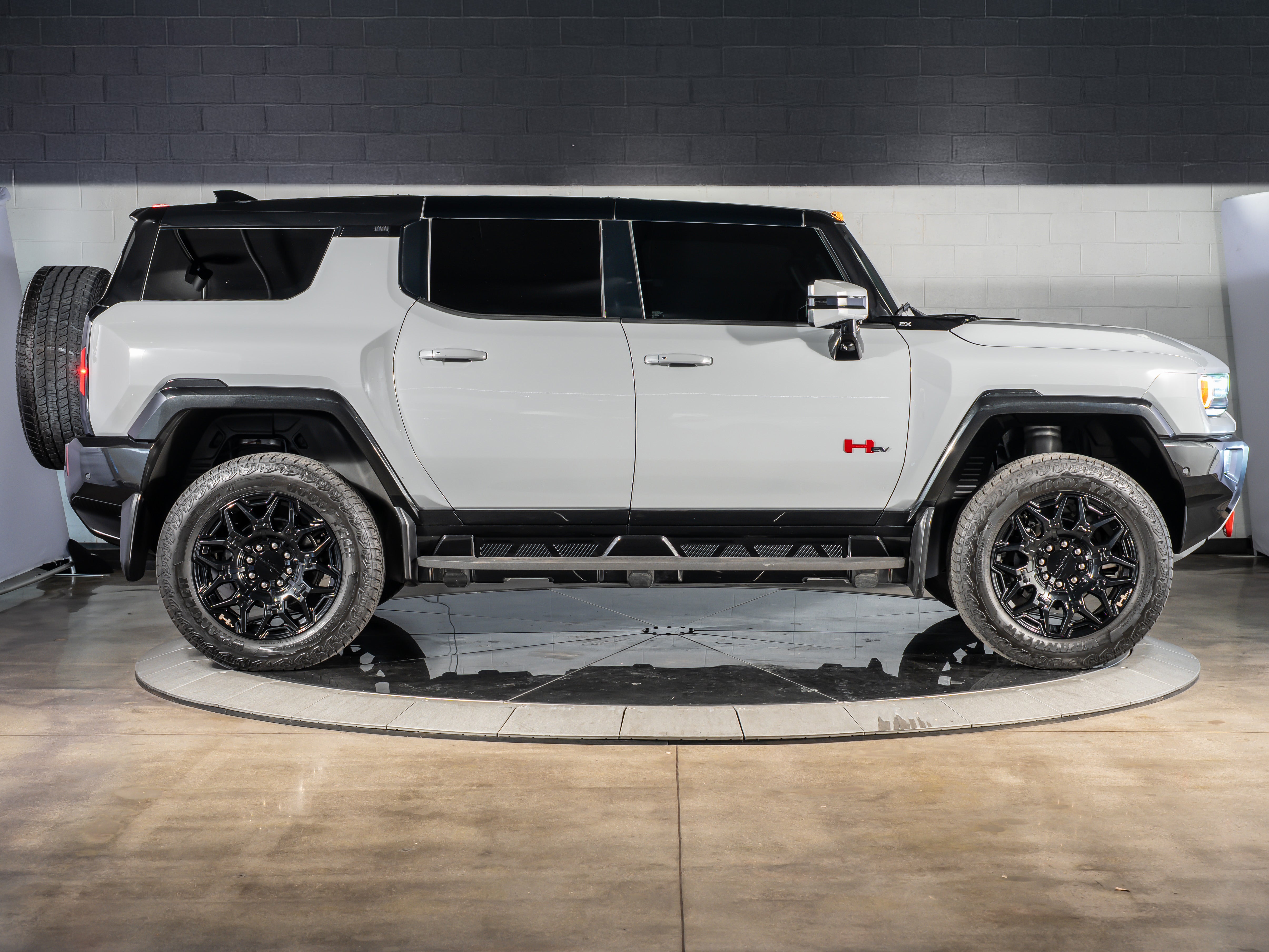 2024 GMC HUMMER EV SUV 2X