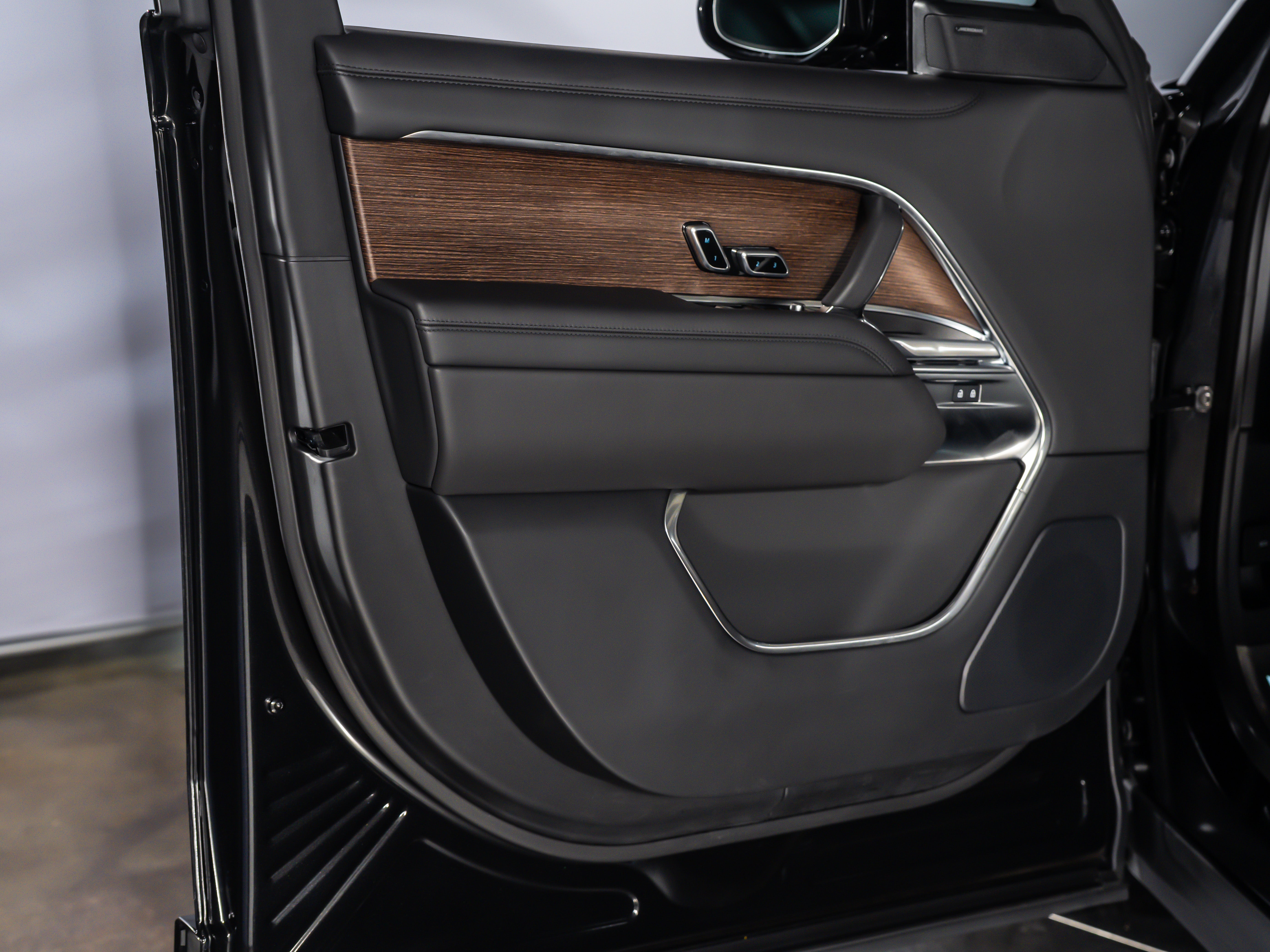 2026 Land Rover Range Rover P400 SE
