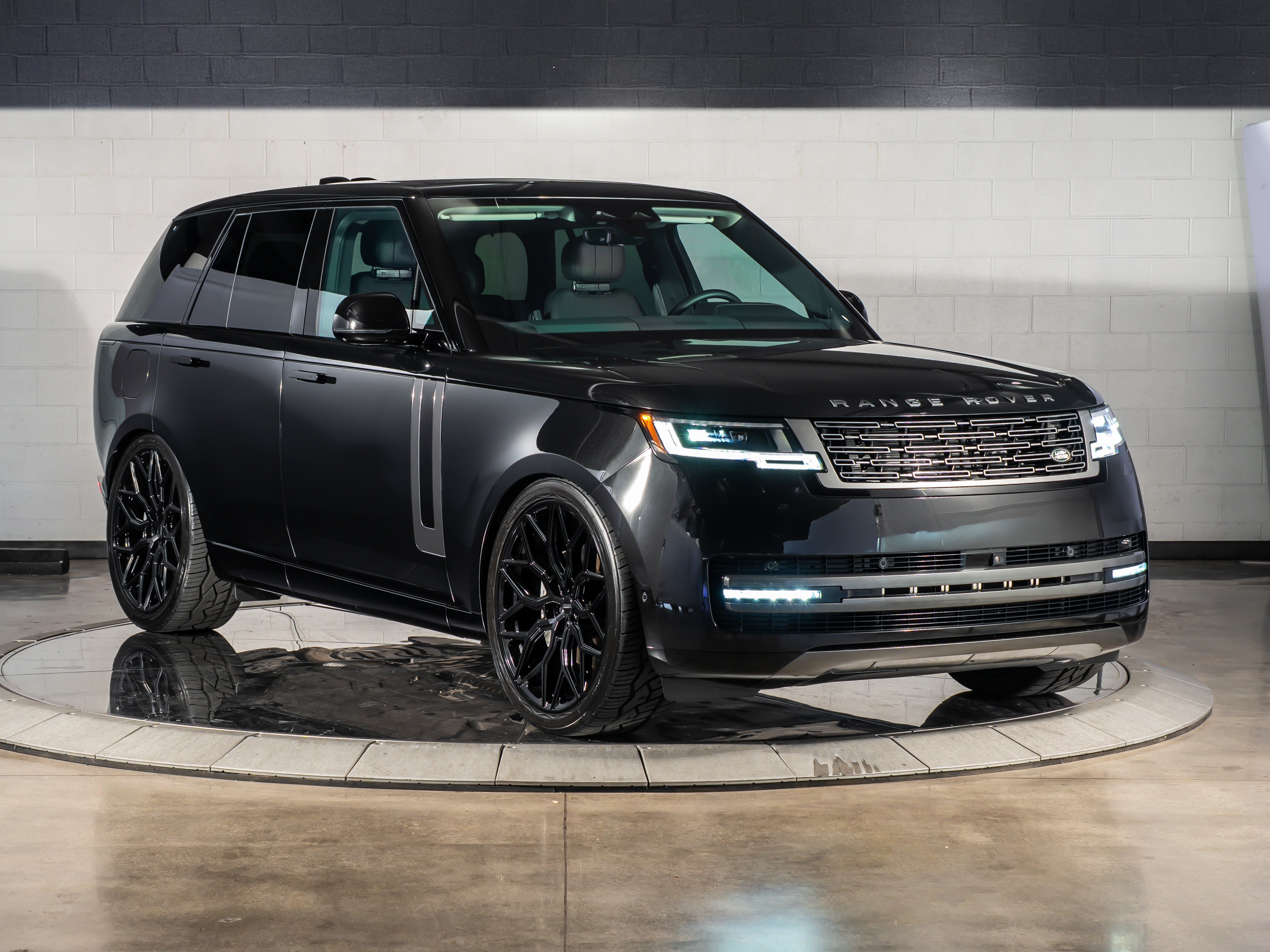 2026 Land Rover Range Rover P400 SE