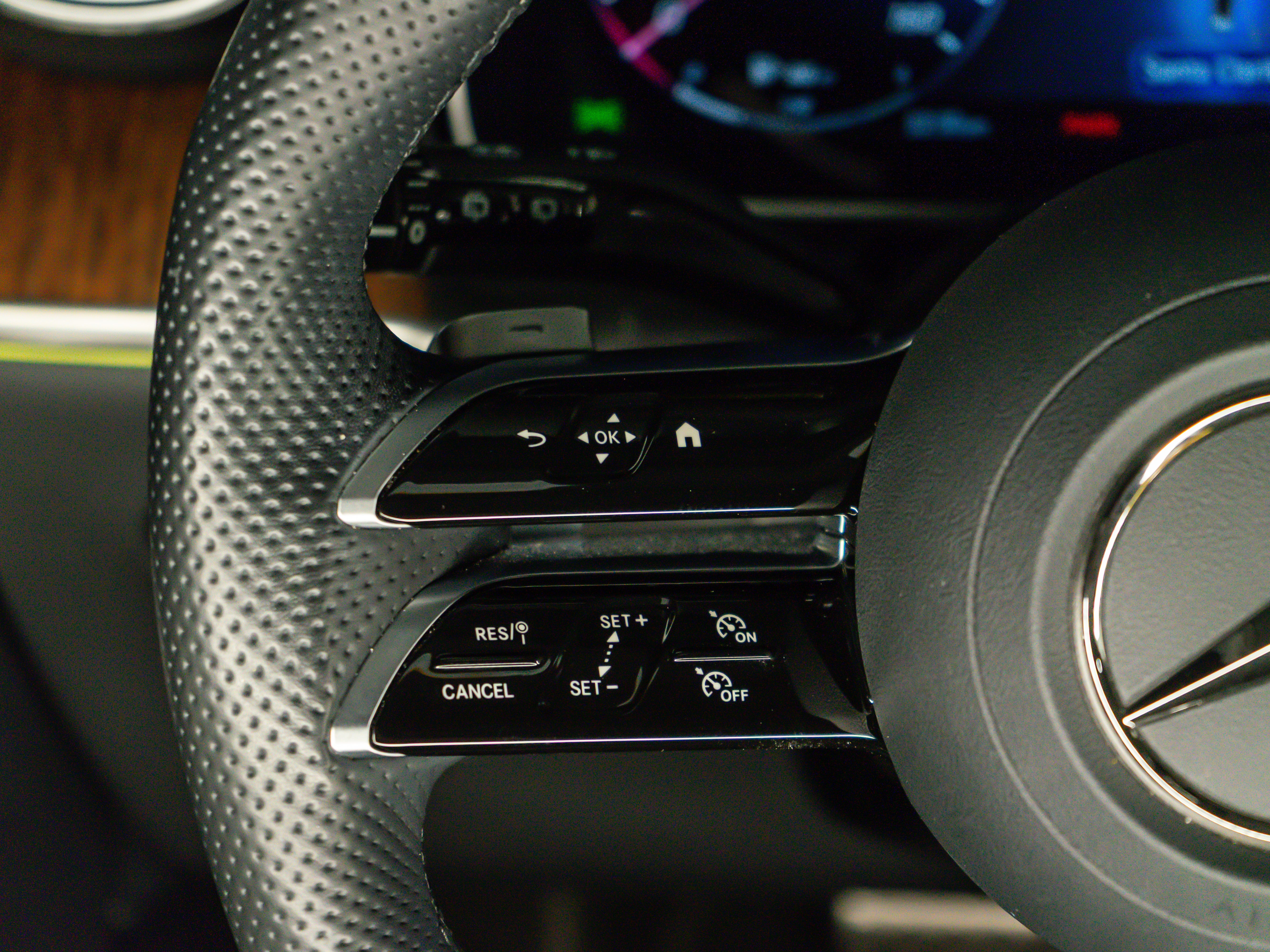 2025 Mercedes-Benz GLC 300 4MATIC® SUV