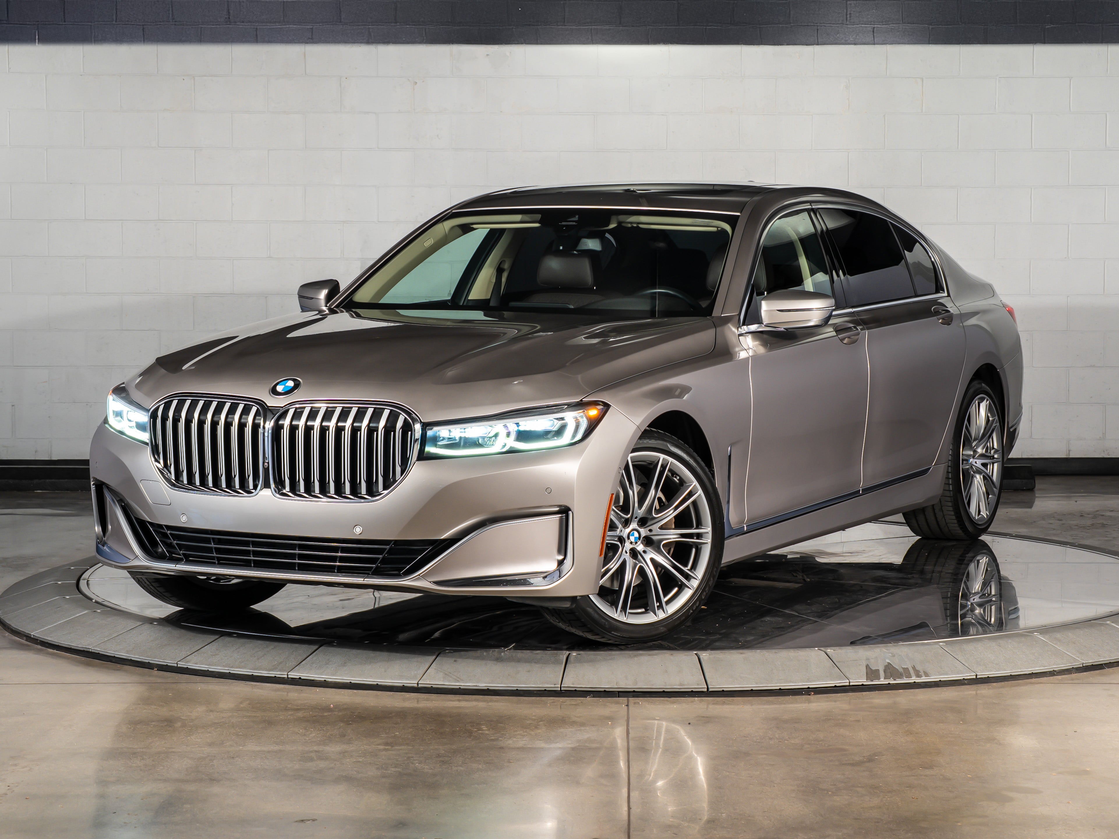 2021 BMW 740i 740i