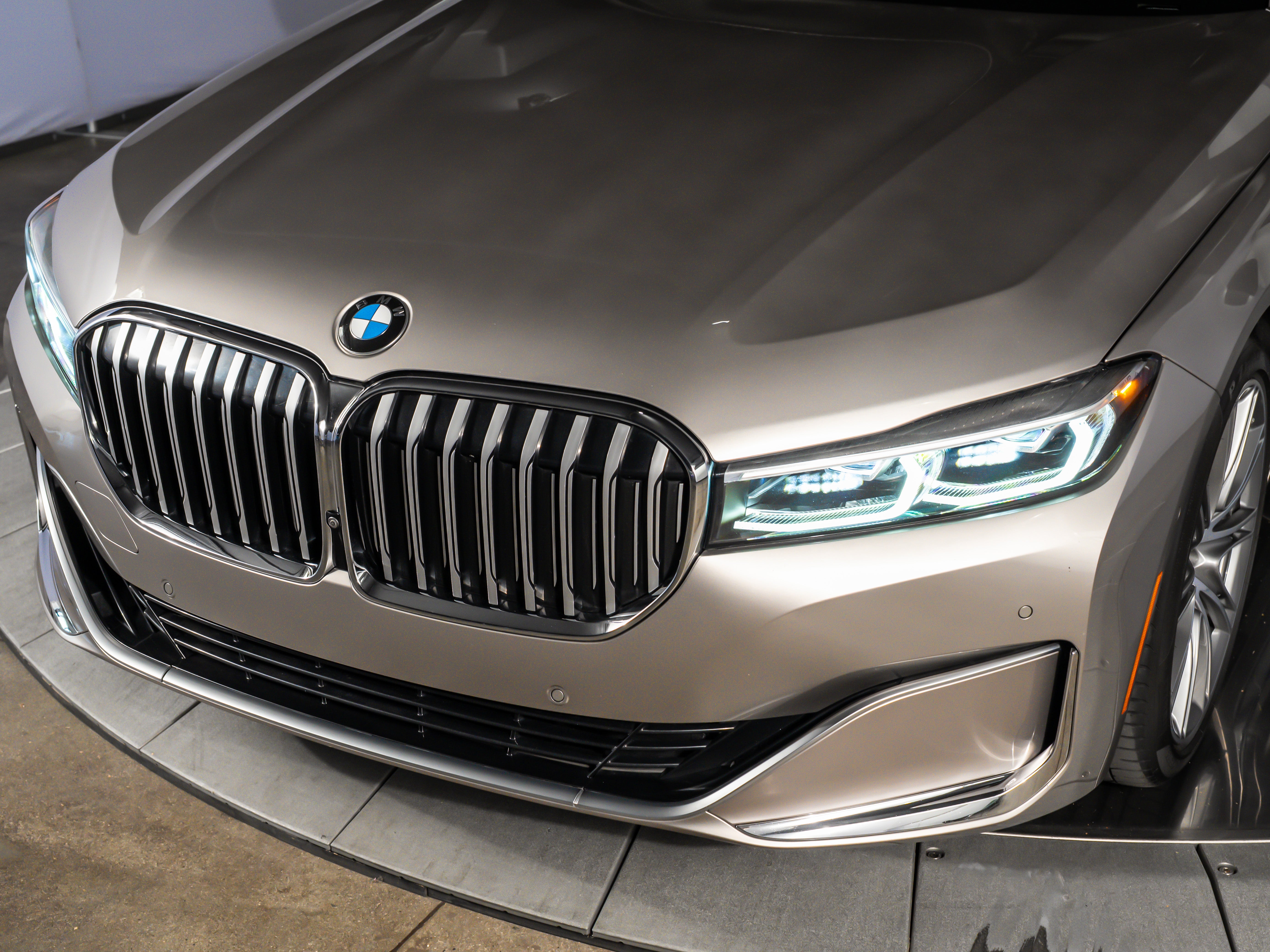 2021 BMW 740i 740i