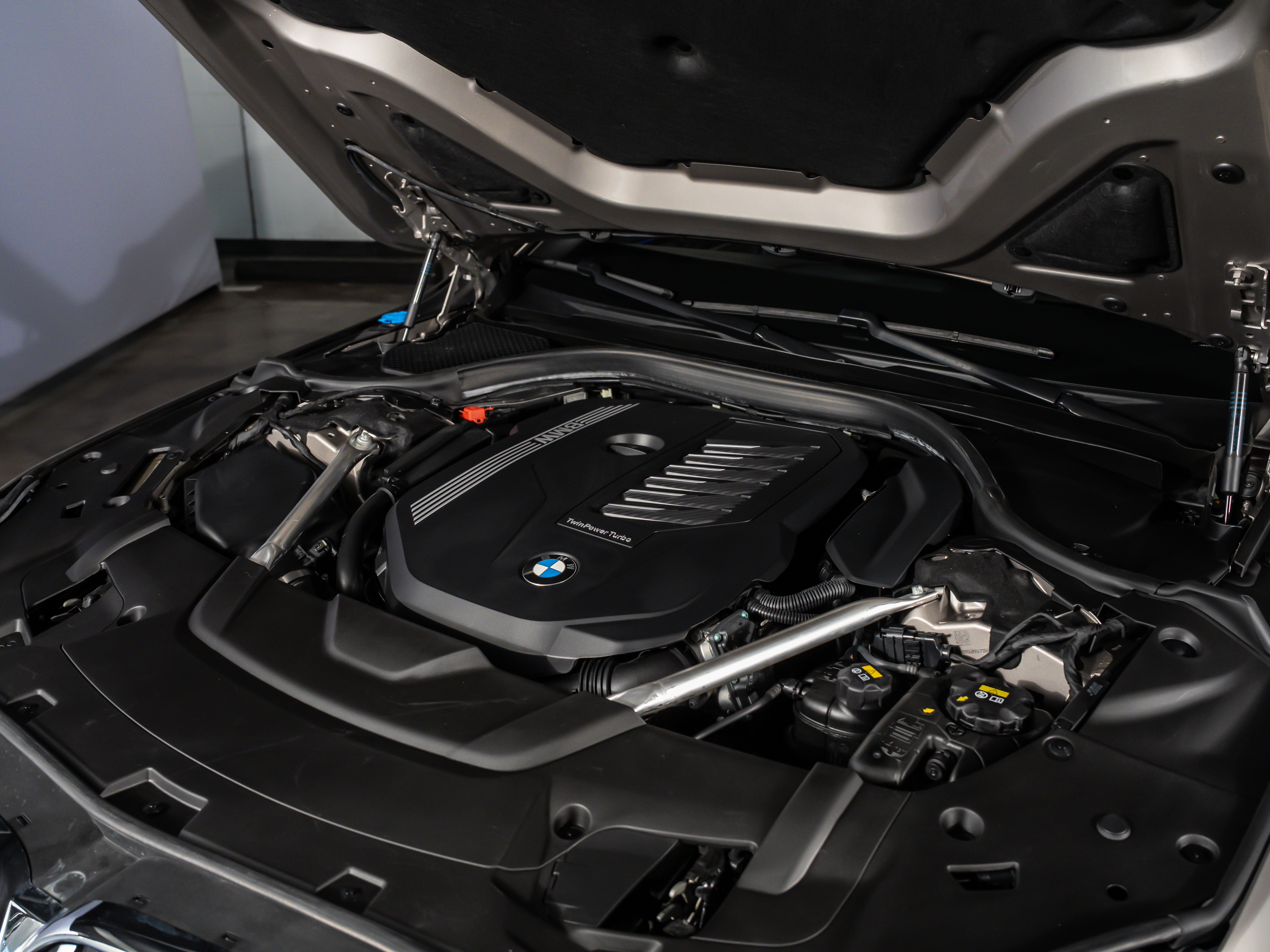 2021 BMW 740i 740i