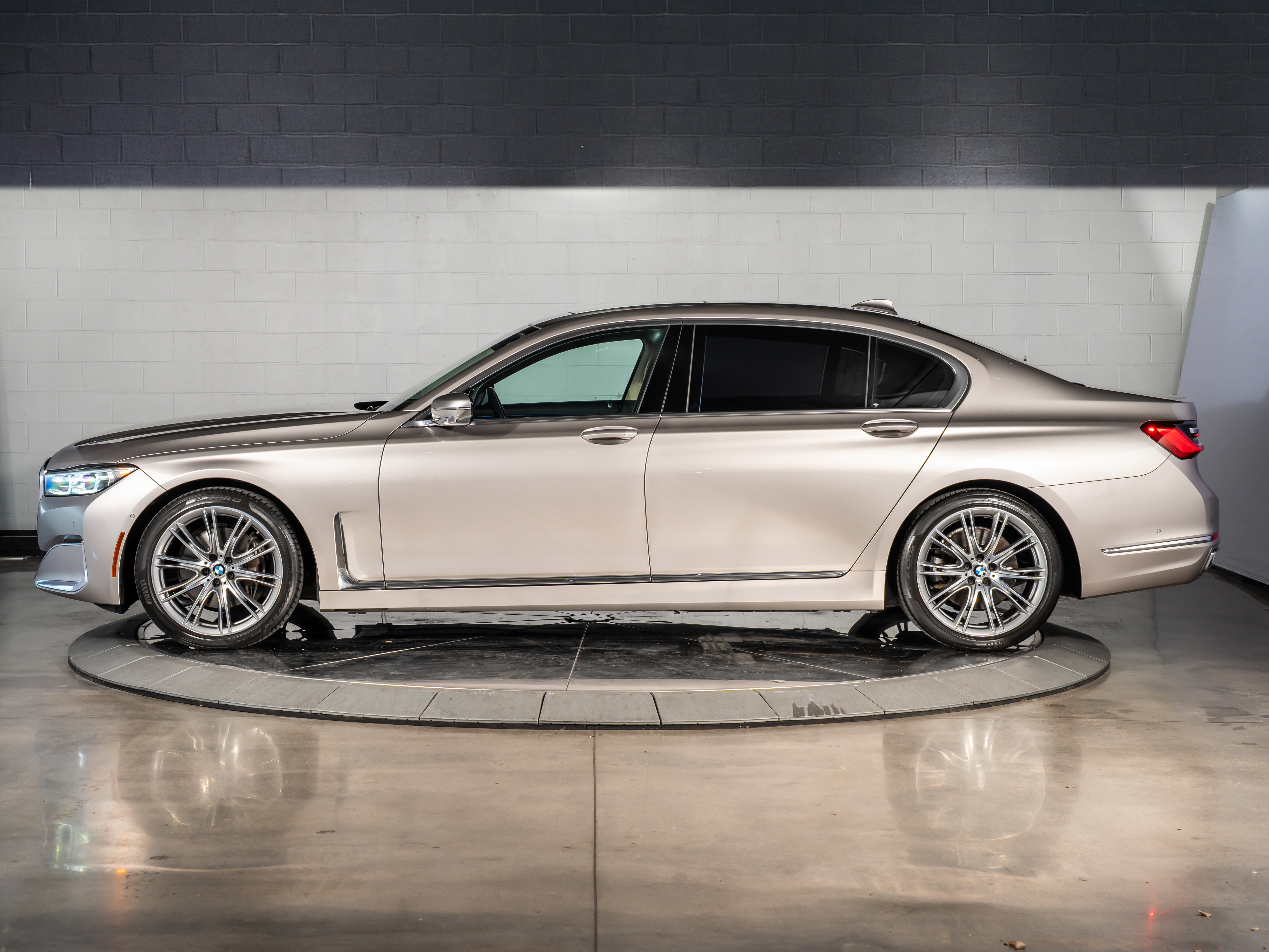2021 BMW 740i 740i