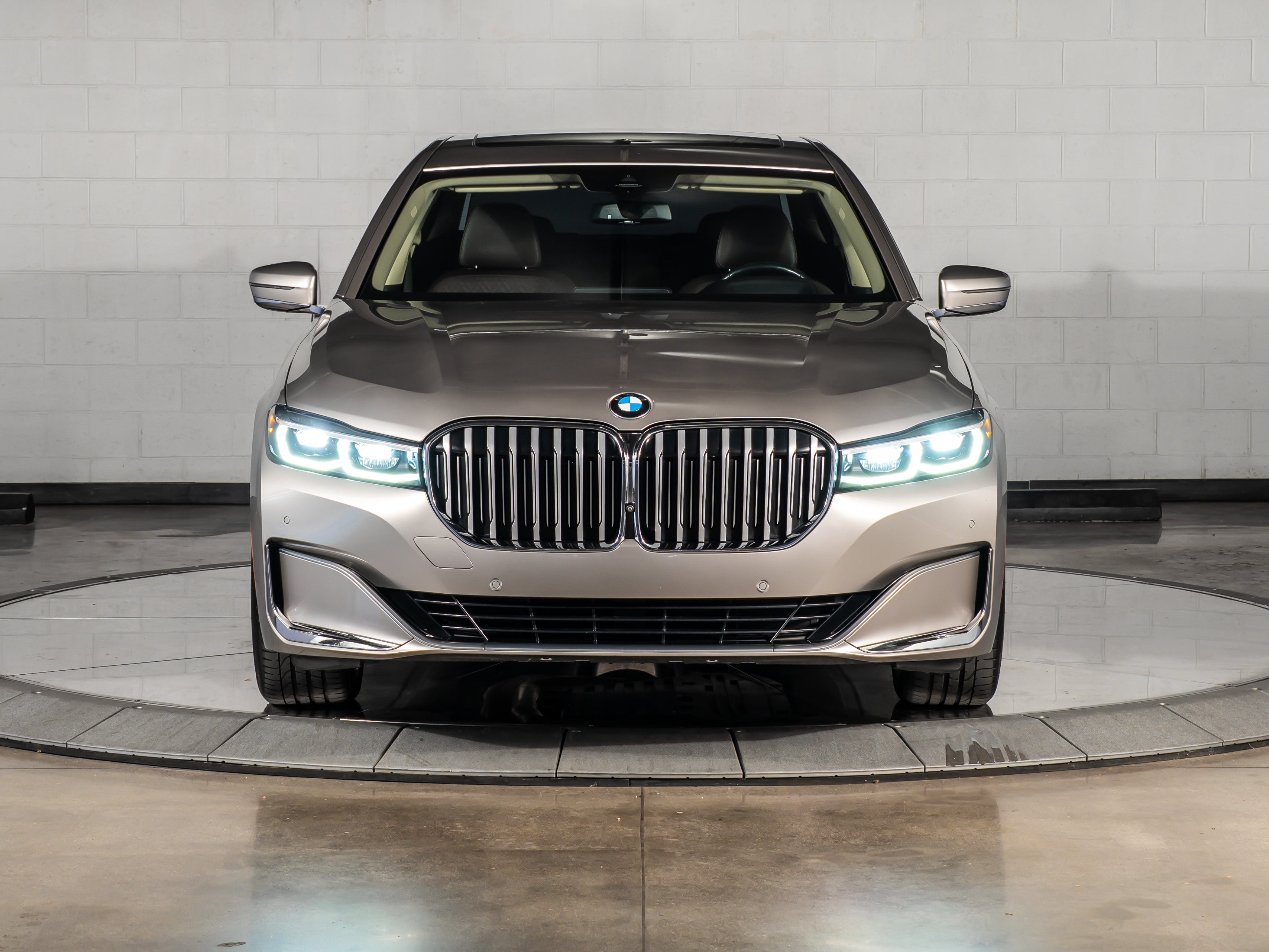 2021 BMW 740i 740i