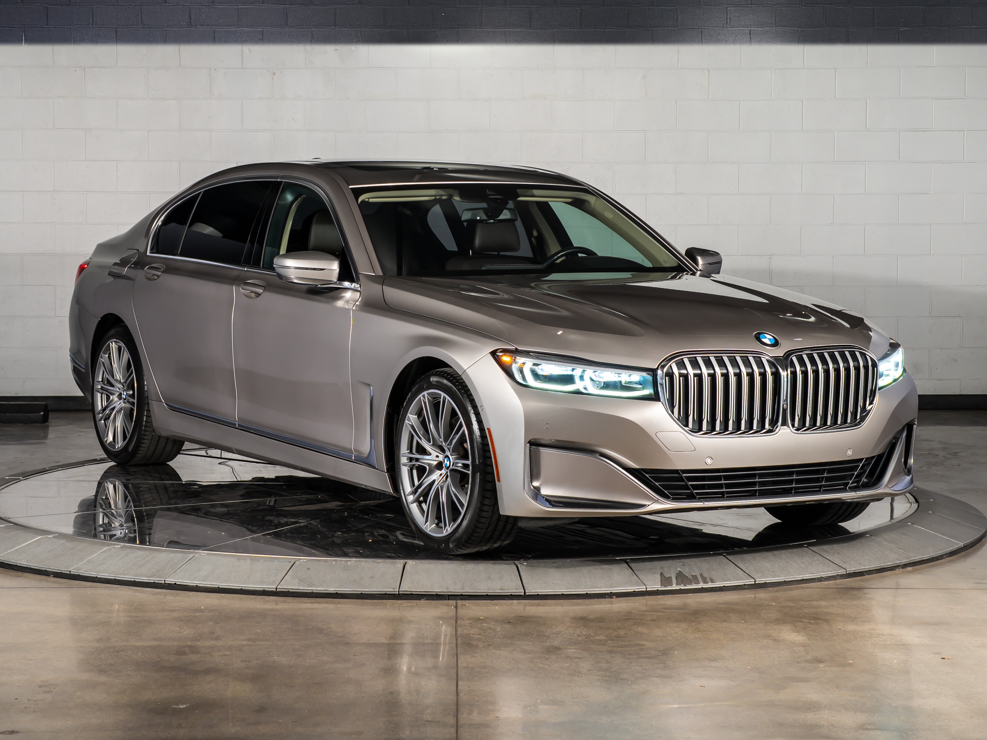 2021 BMW 740i 740i