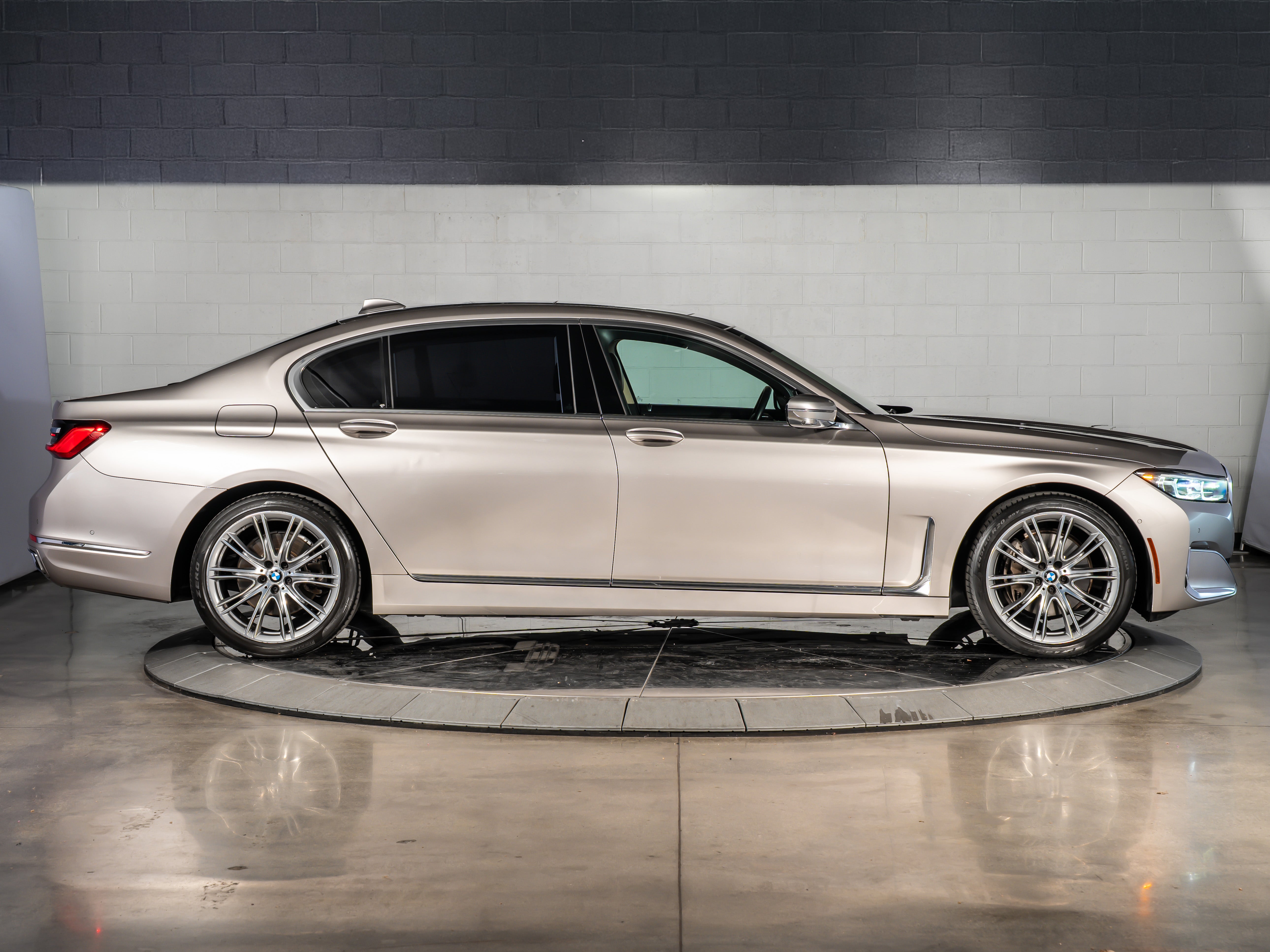 2021 BMW 740i 740i
