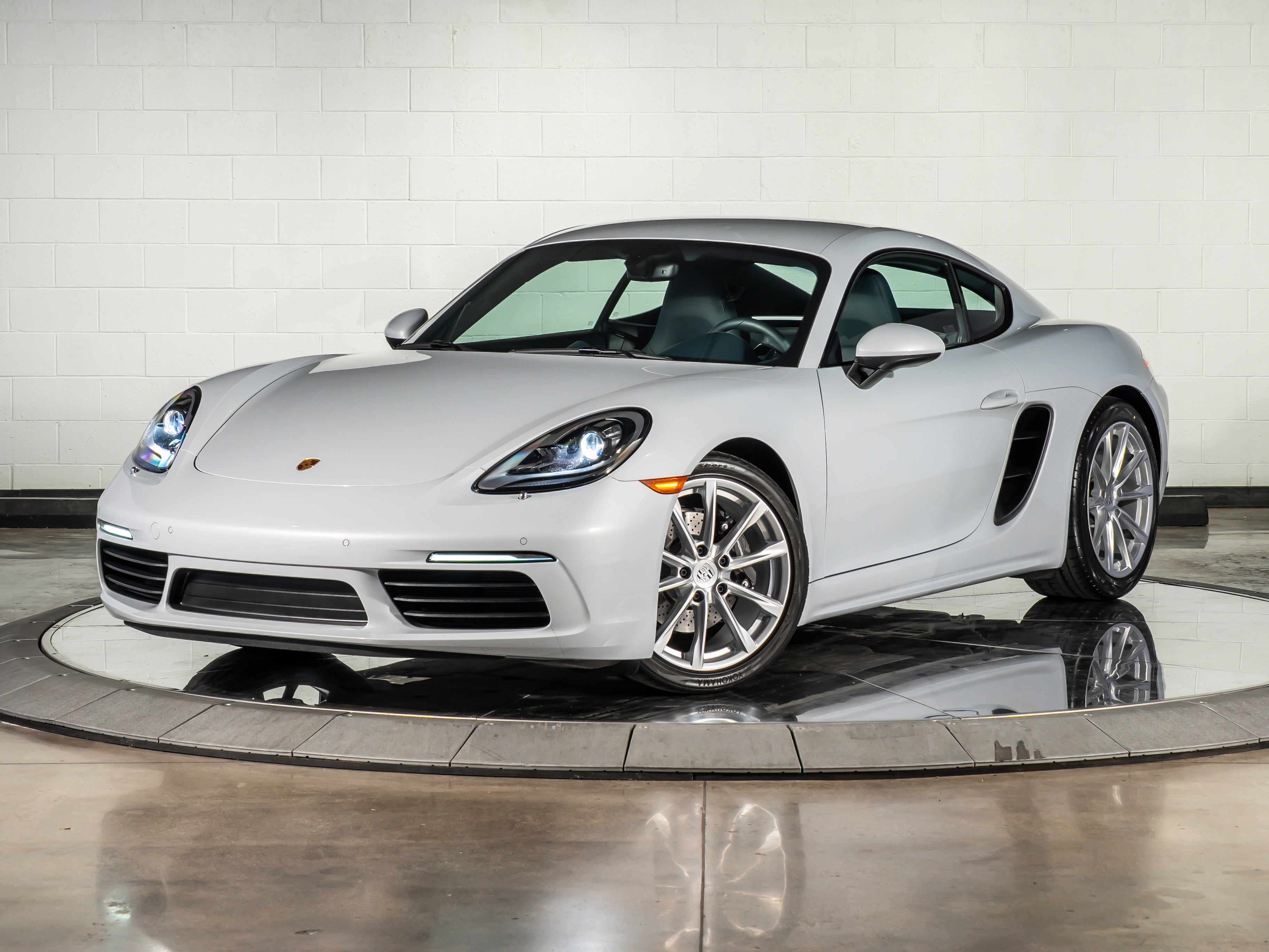 2025 Porsche 718 Cayman's photo