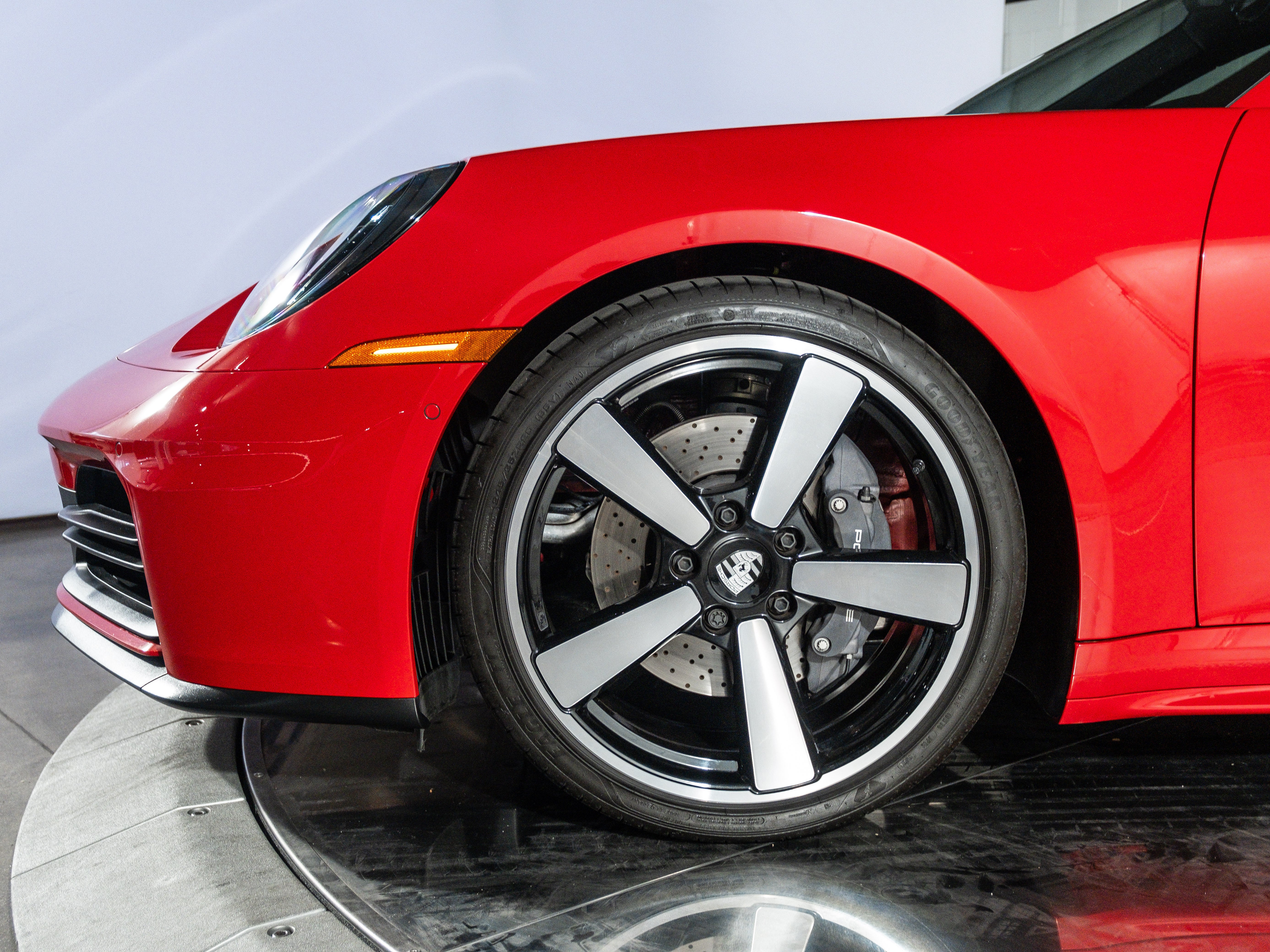 2025 Porsche 911 Carrera