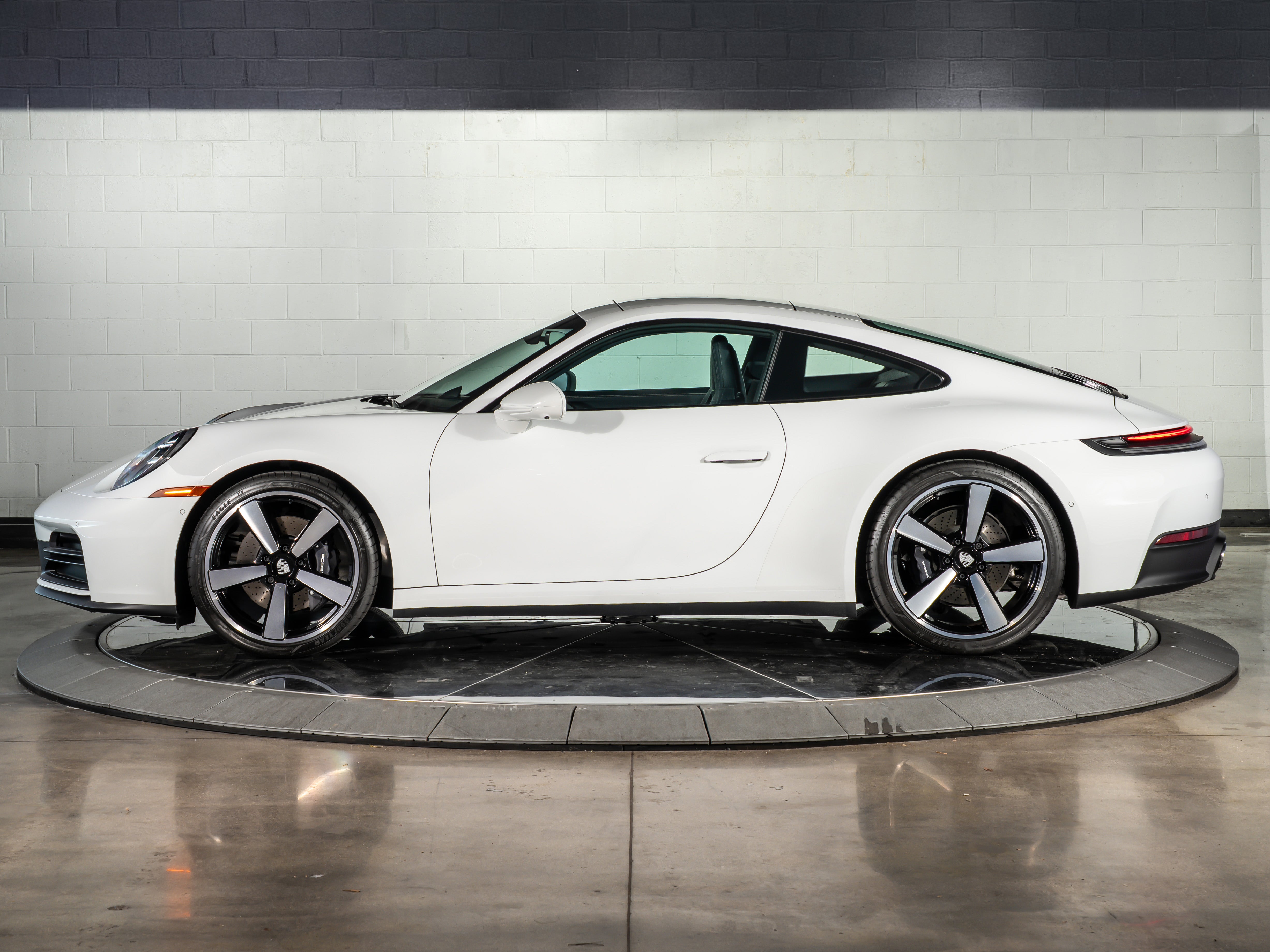 2025 Porsche 911 Carrera