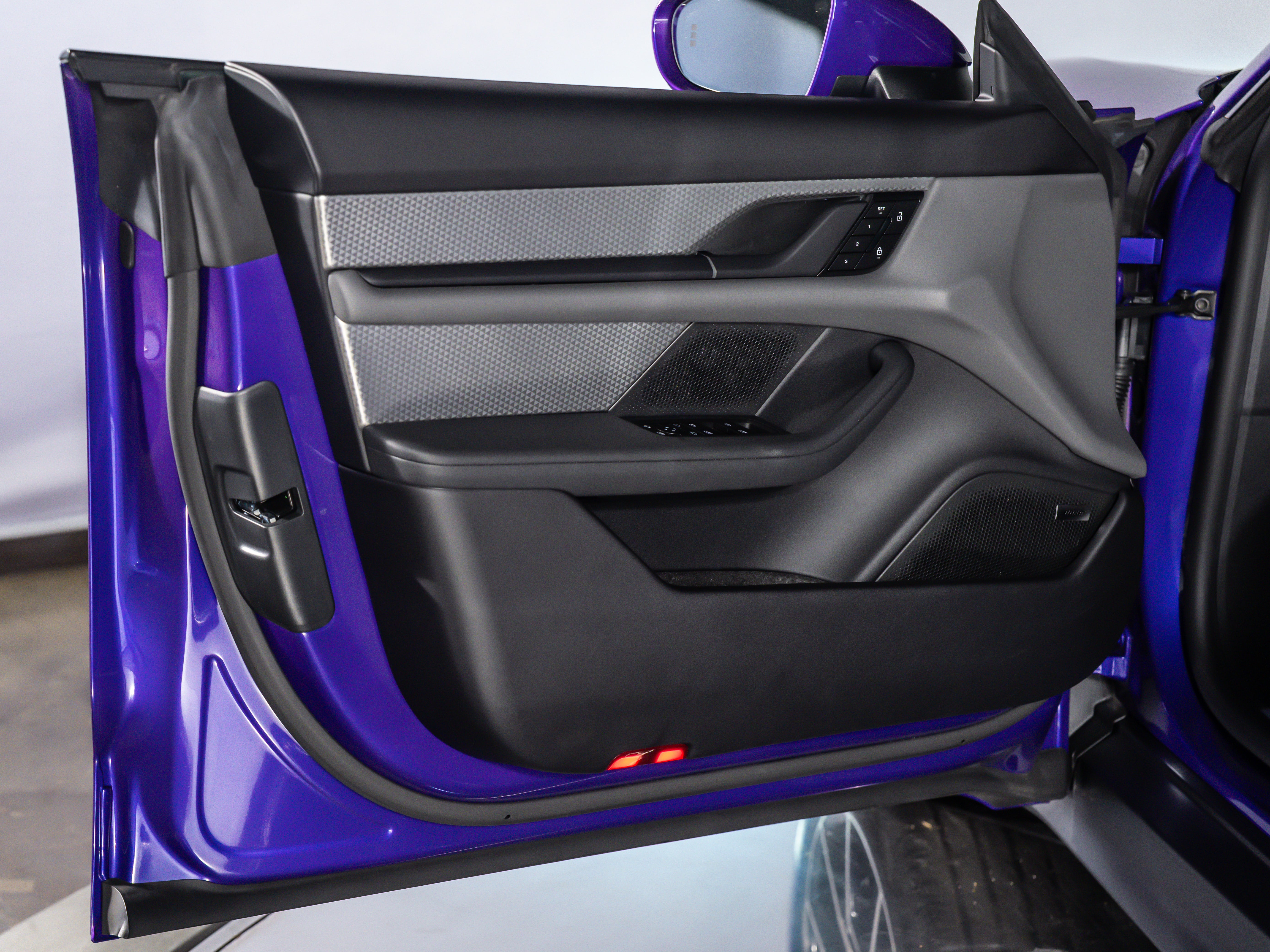 2025 Porsche Taycan 4