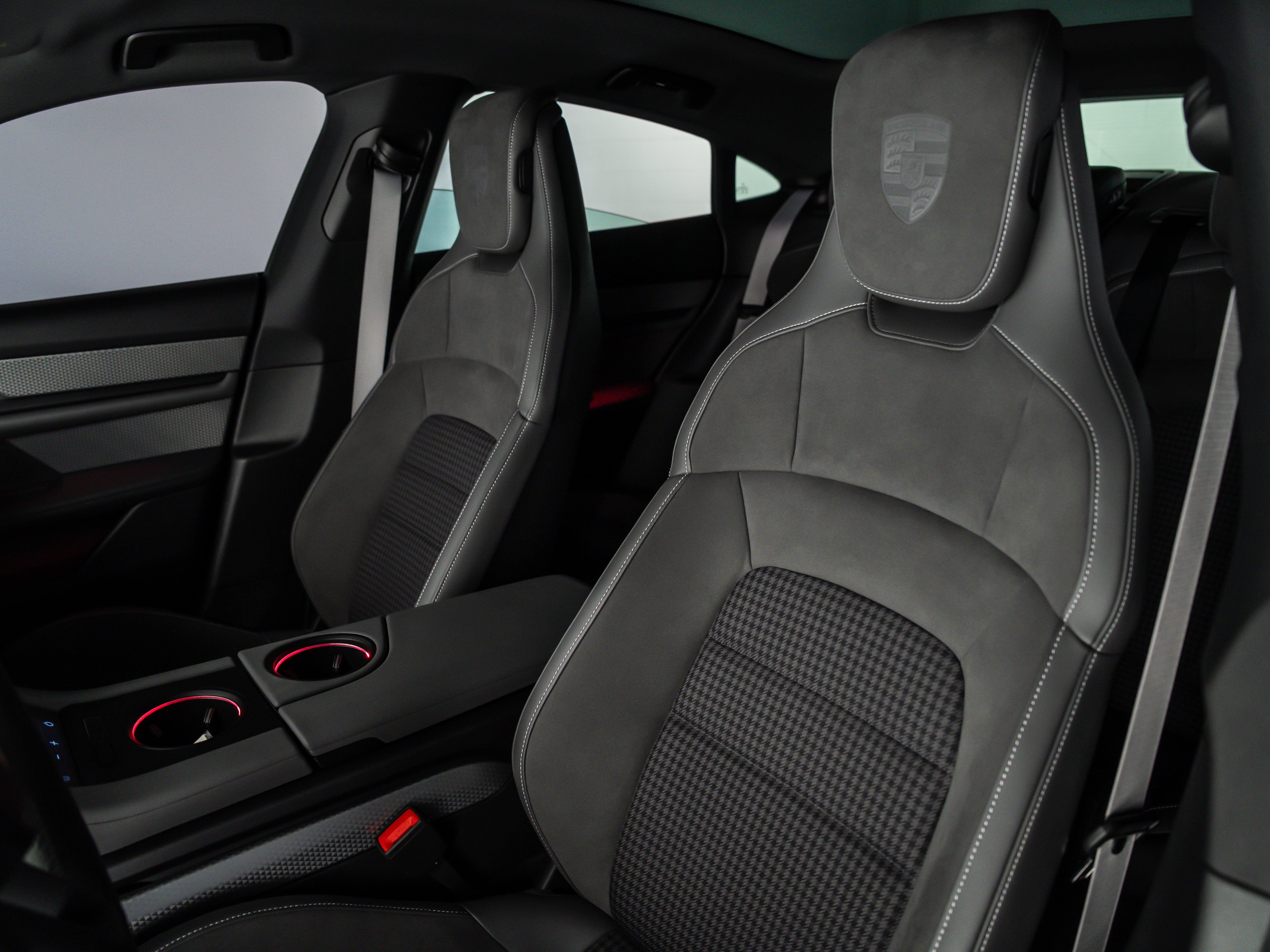 2025 Porsche Taycan 4