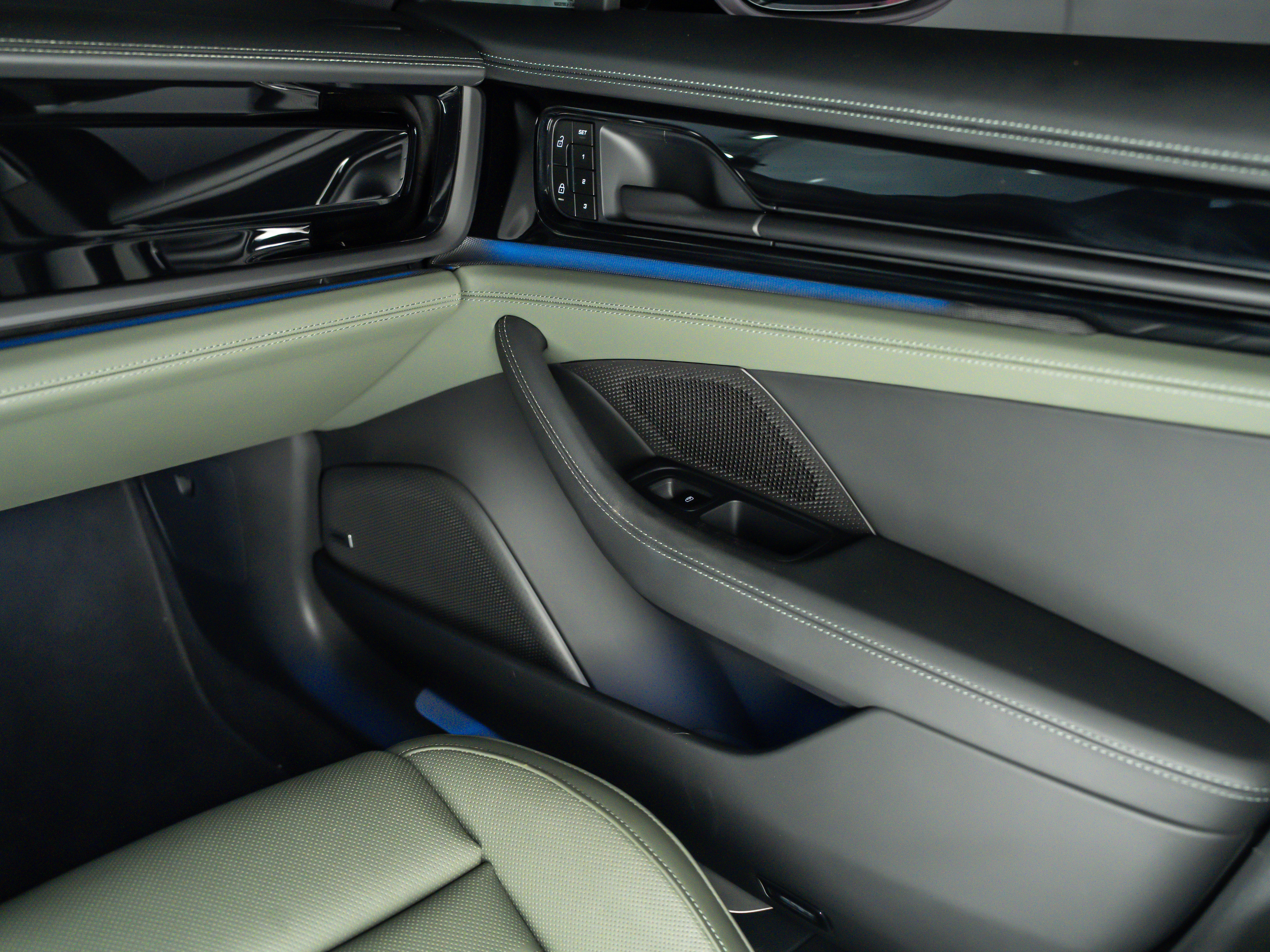 2024 Porsche Panamera 4