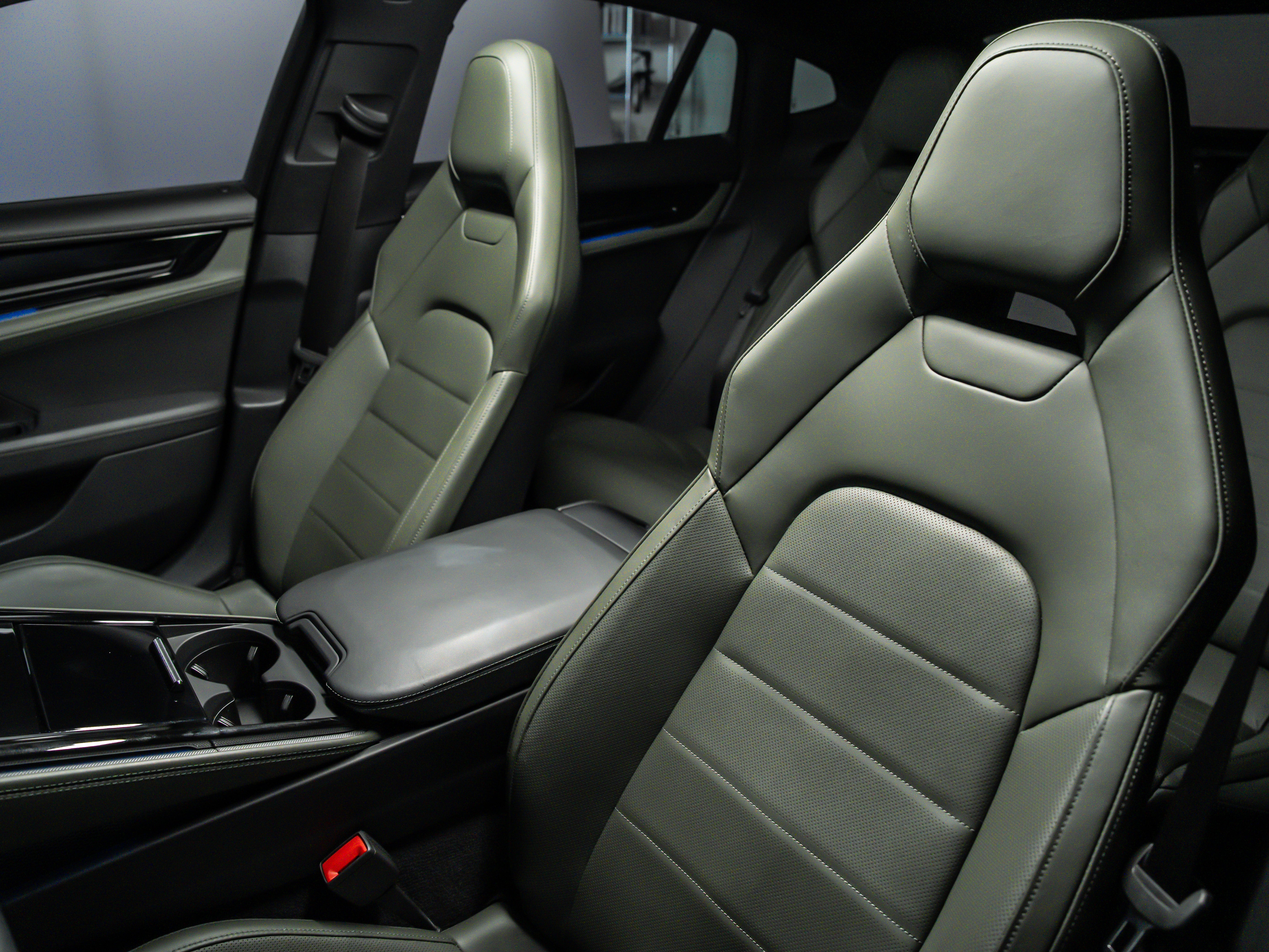 2024 Porsche Panamera 4