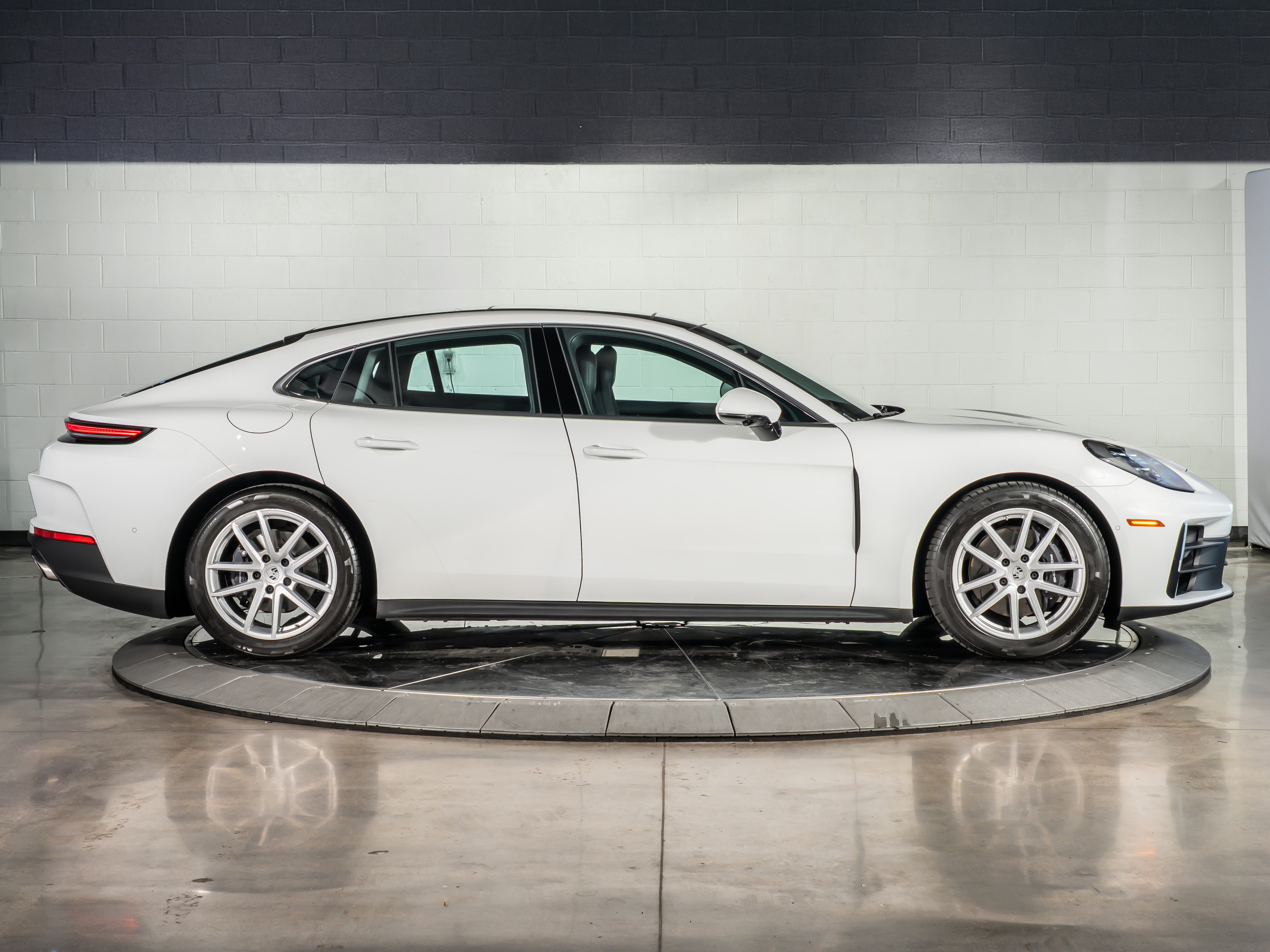 2025 Porsche Panamera Base