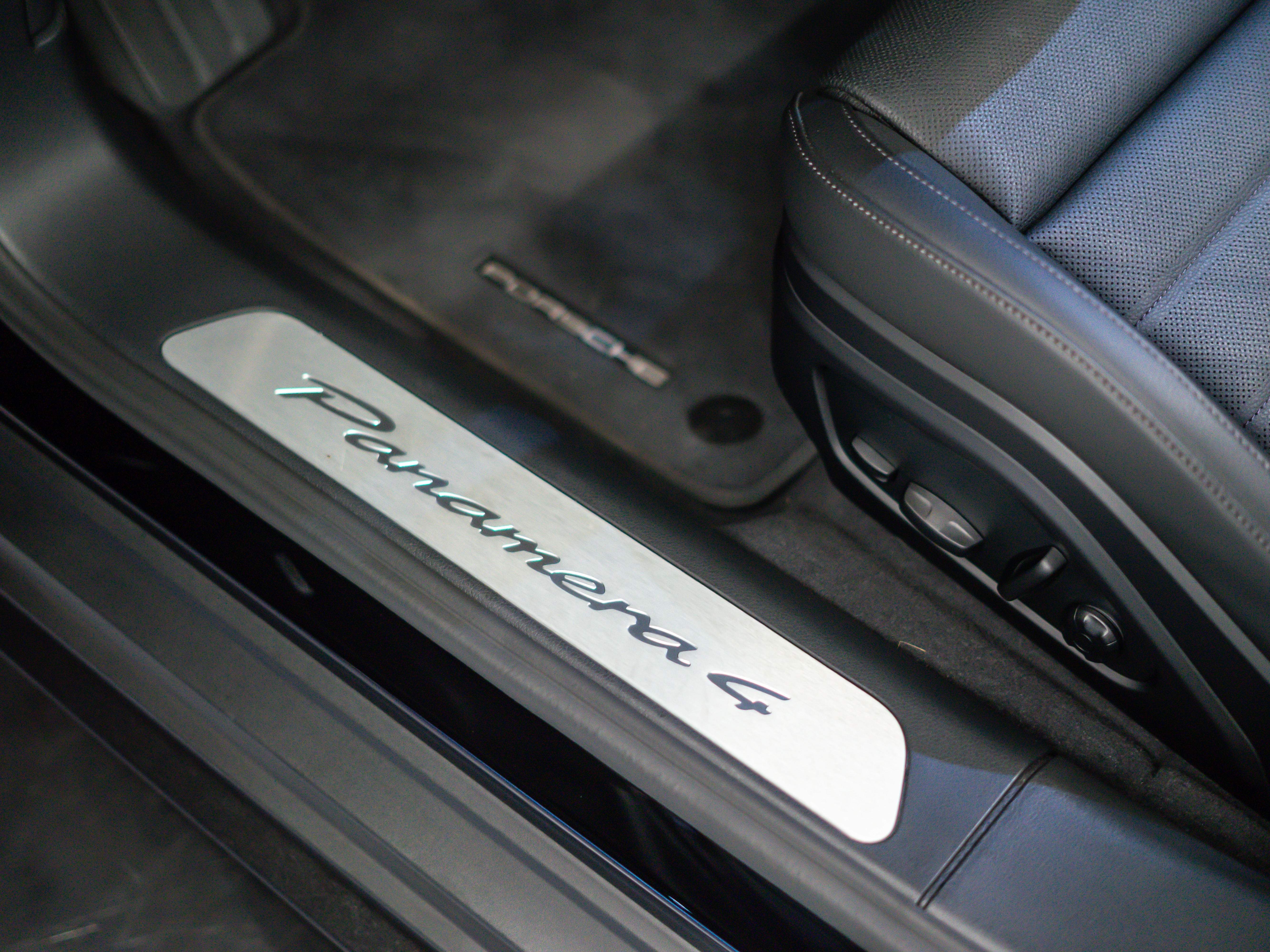 2026 Porsche Panamera 4