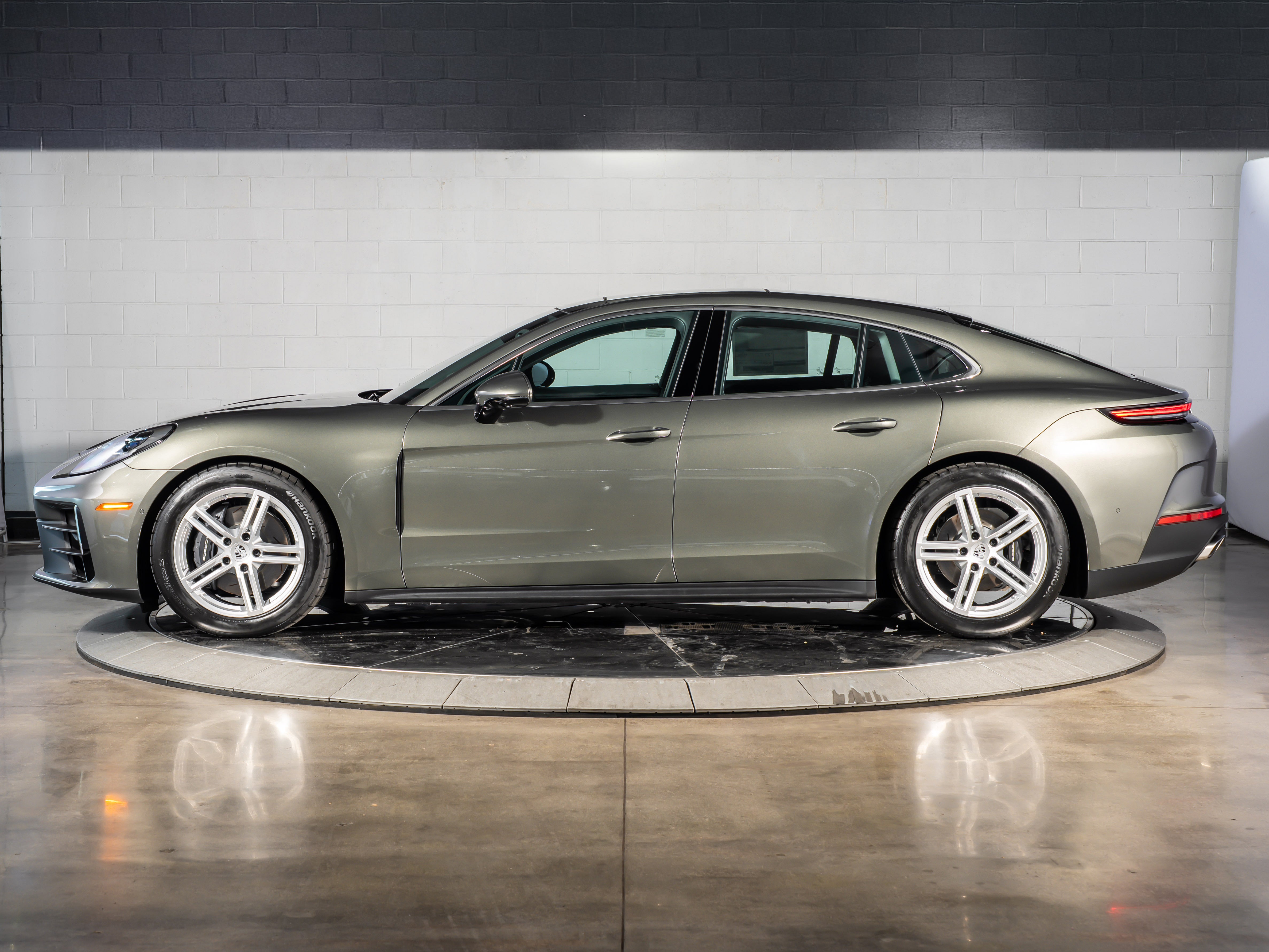 2026 Porsche Panamera 4