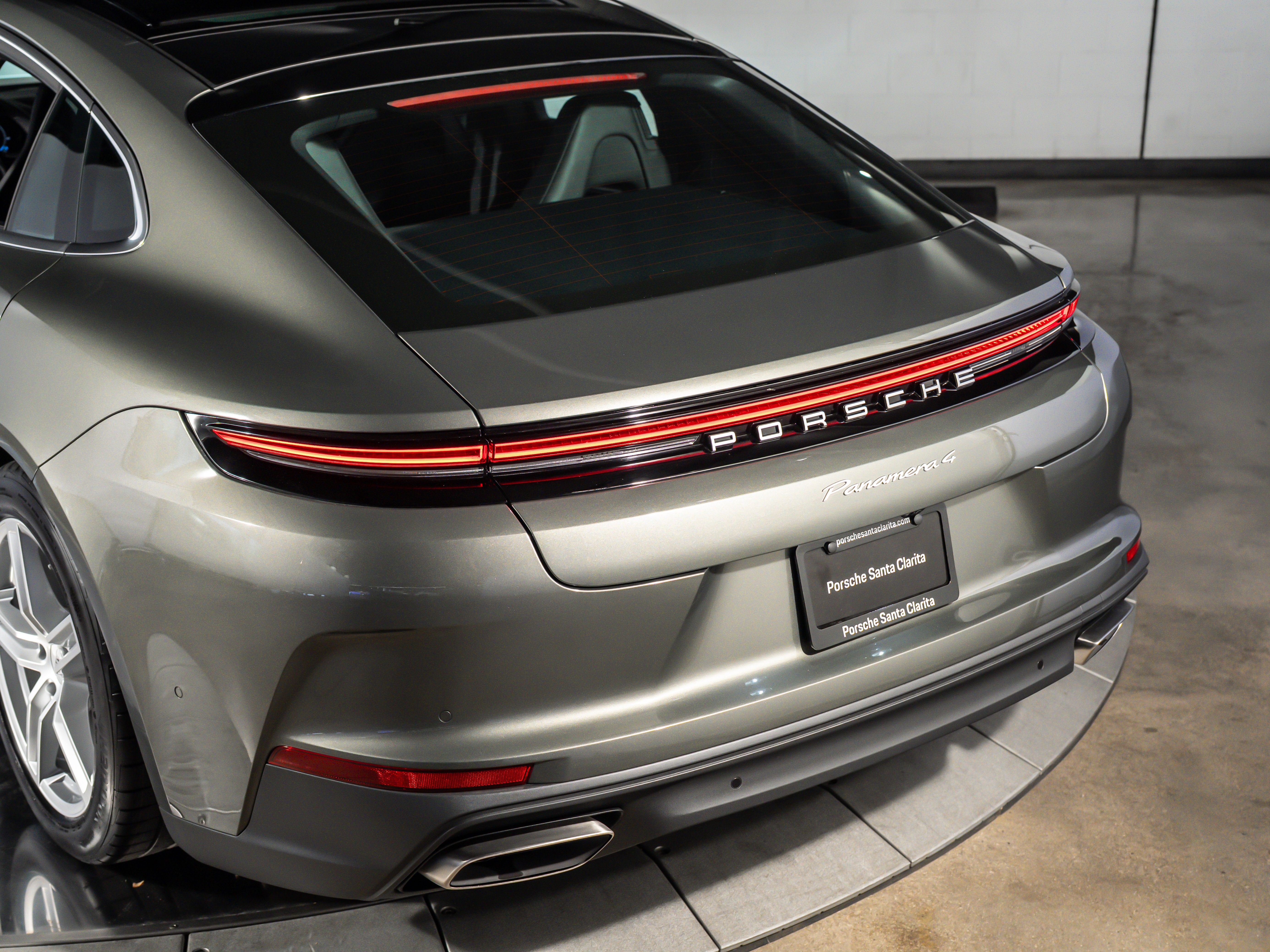 2026 Porsche Panamera 4
