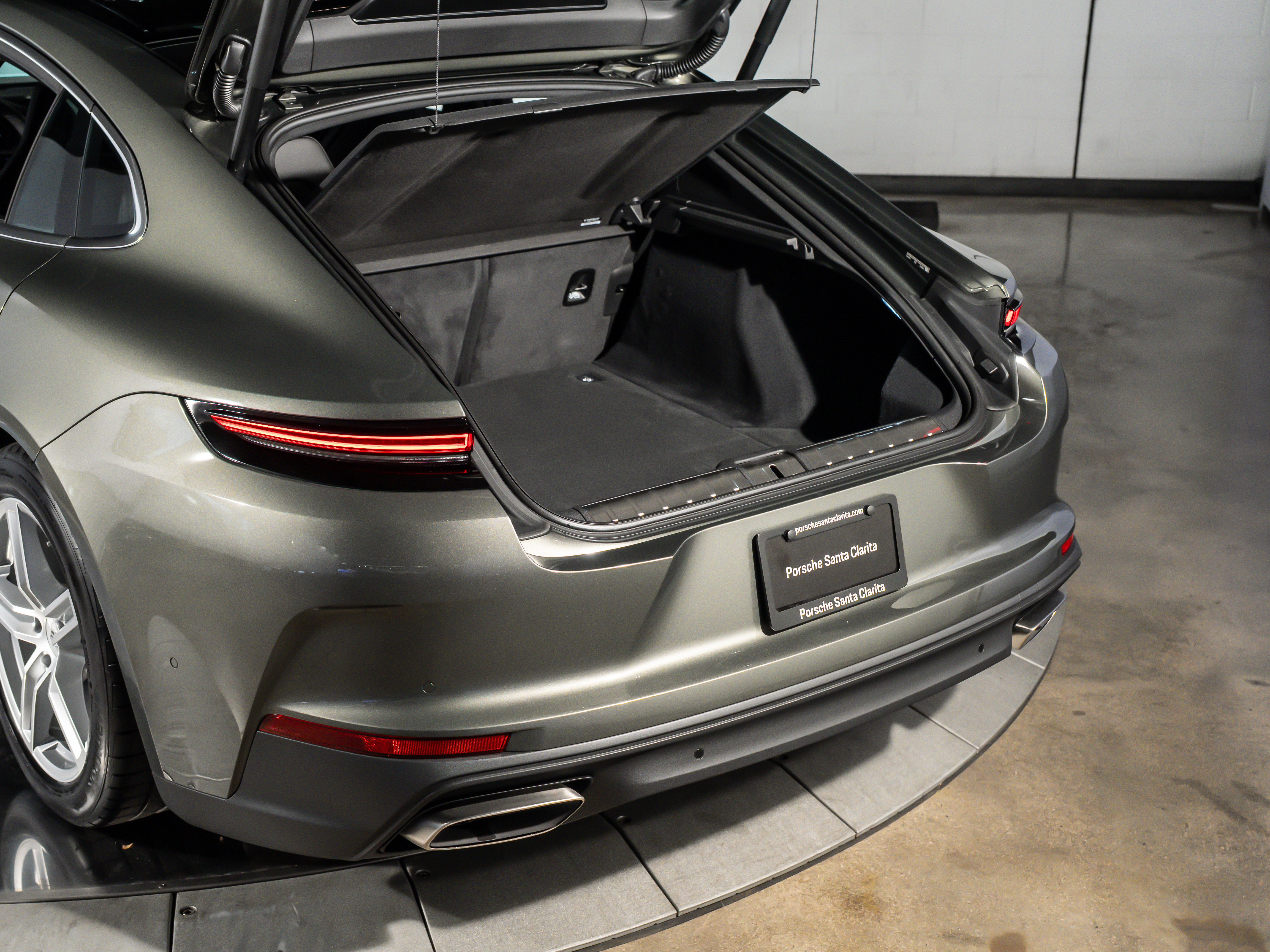 2026 Porsche Panamera 4