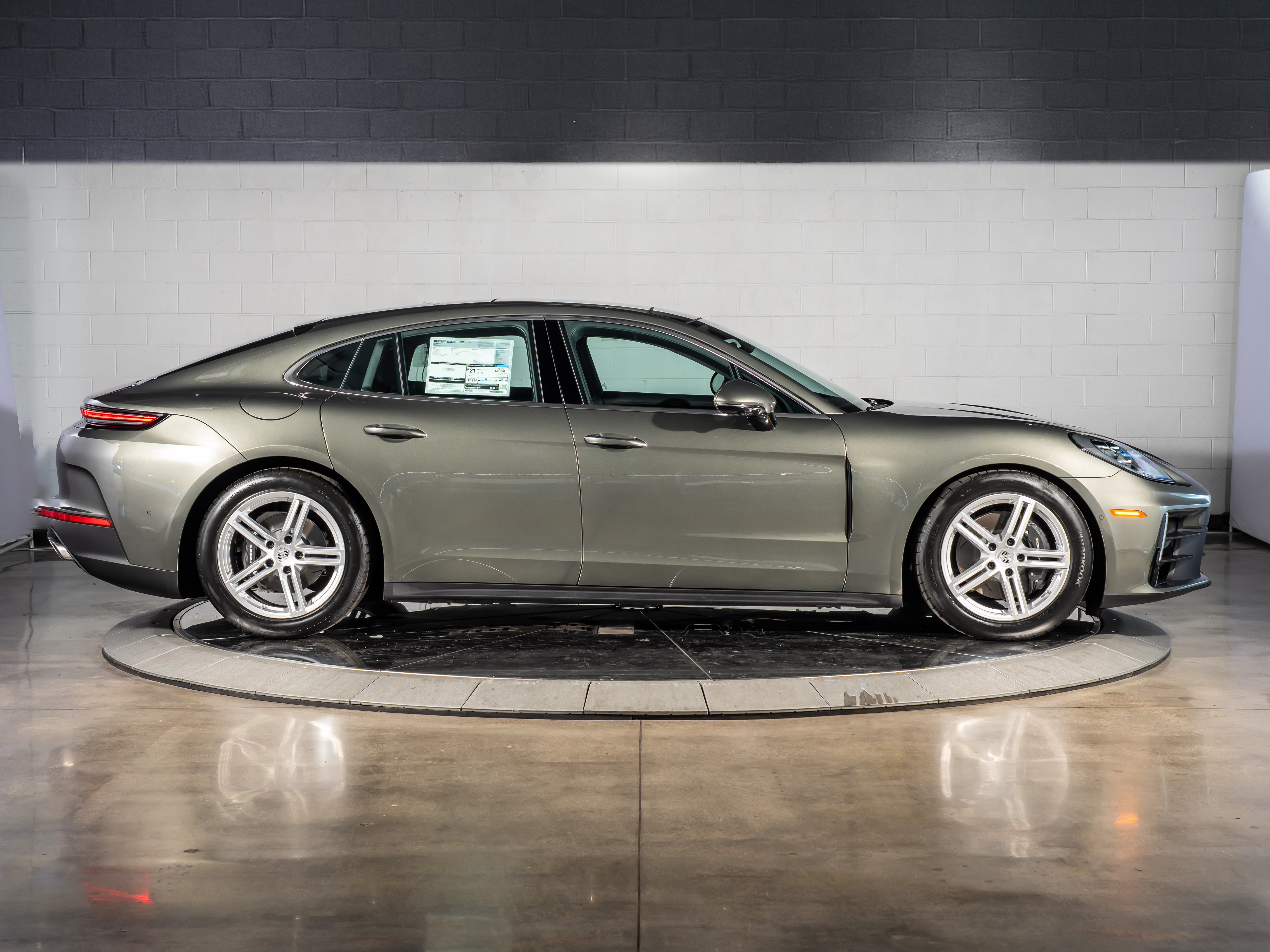 2026 Porsche Panamera 4