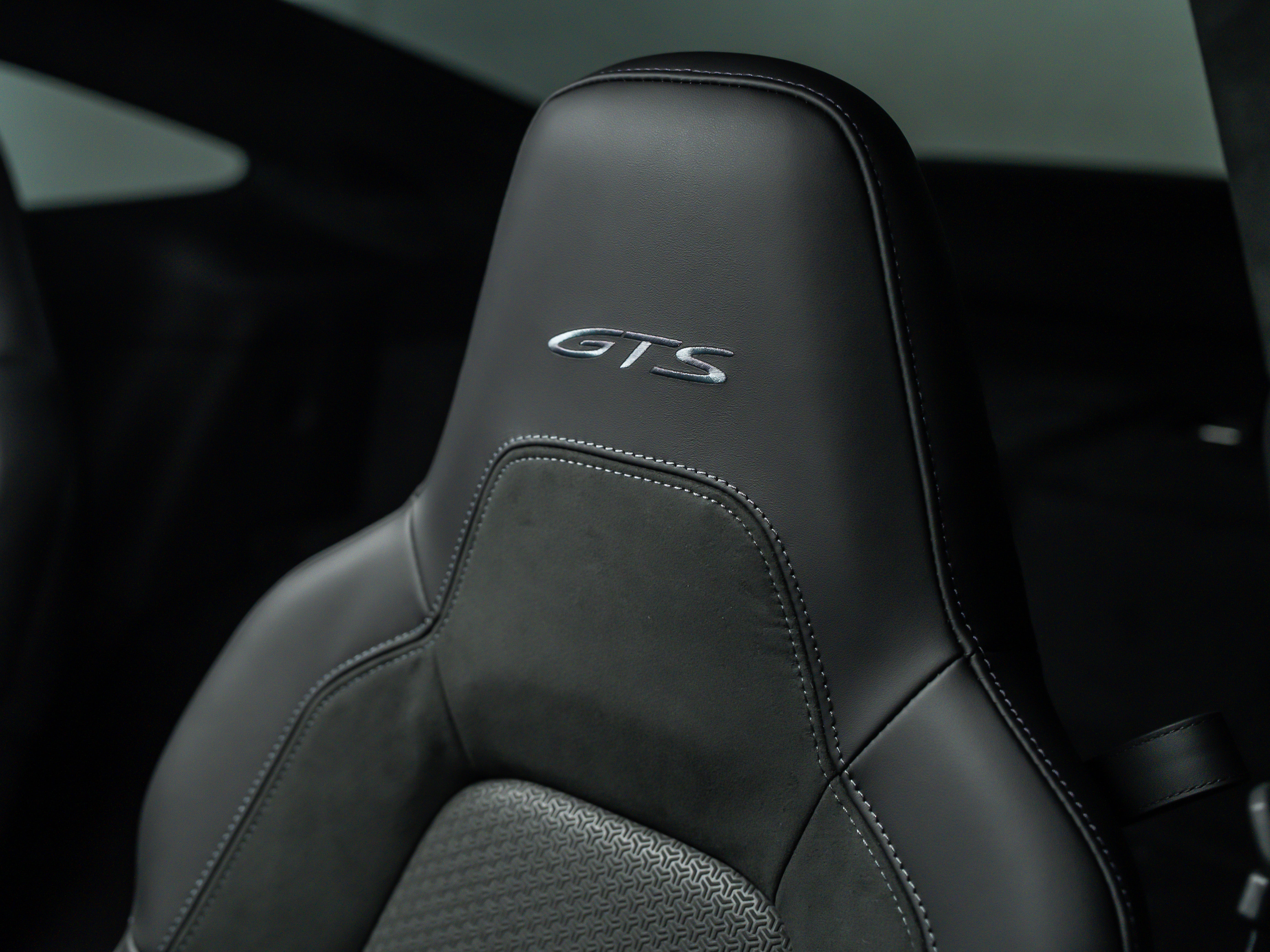 2026 Porsche 911 Carrera 4 GTS