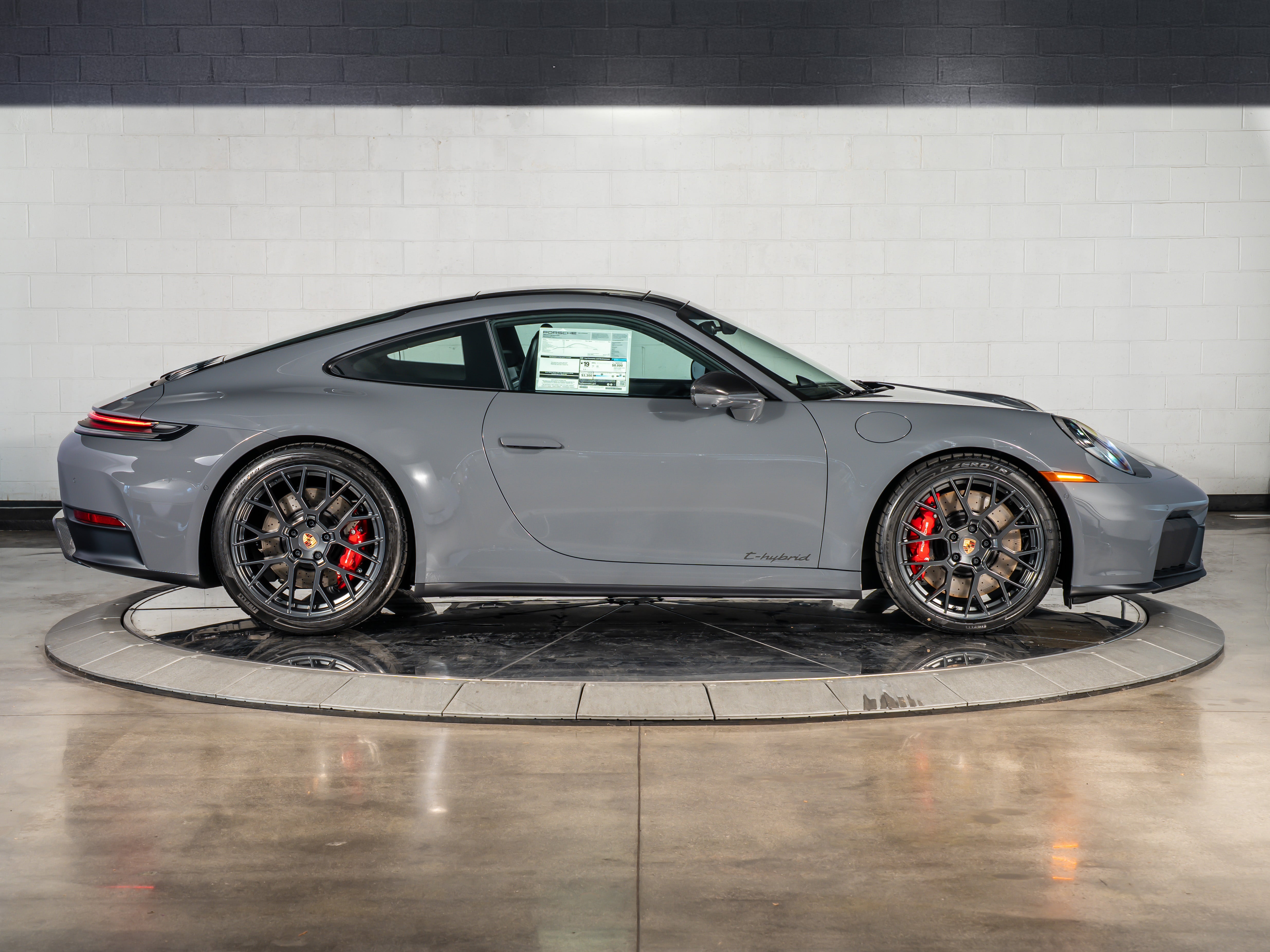 2026 Porsche 911 Carrera 4 GTS