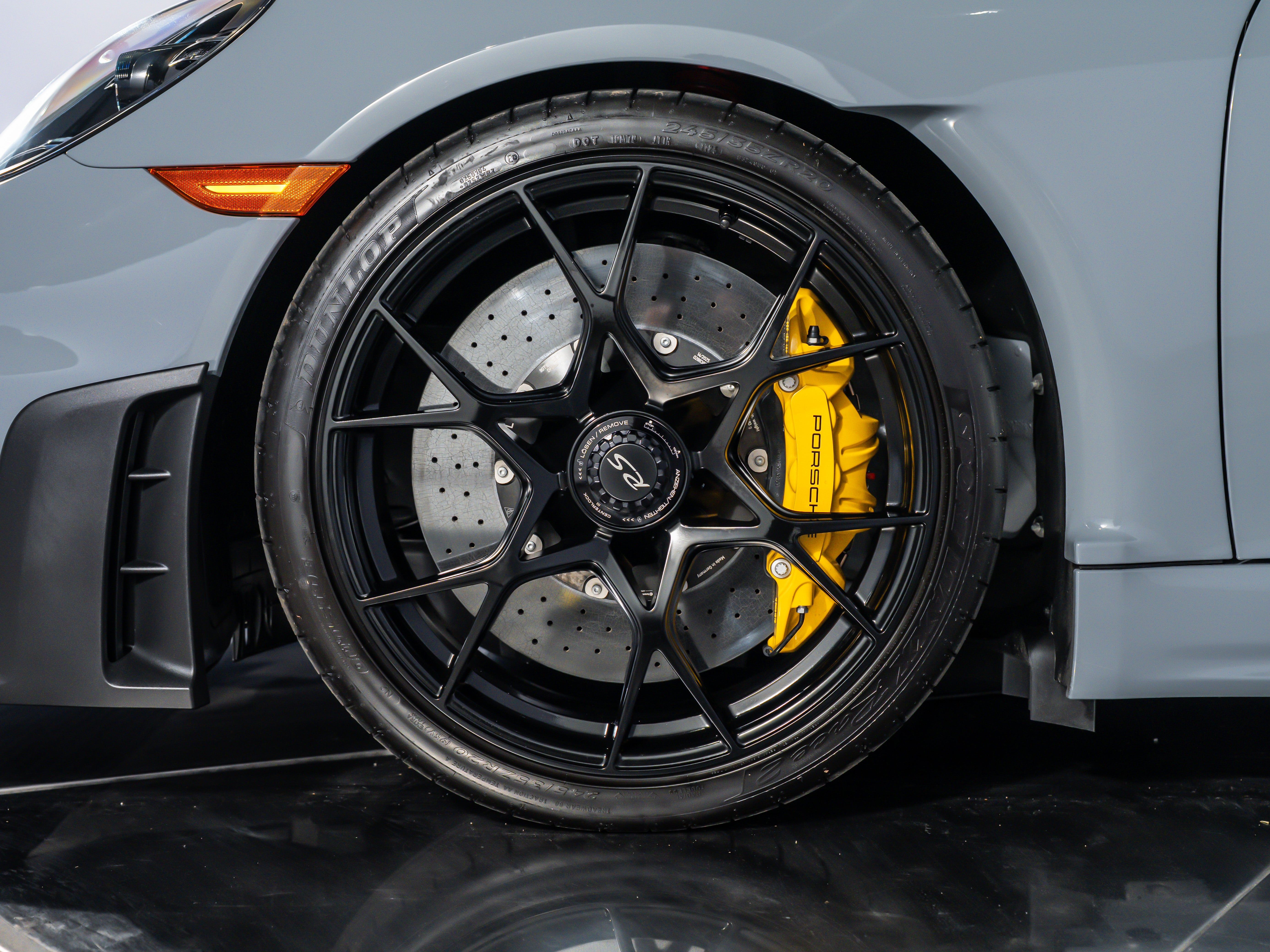 2025 Porsche 718 Cayman GT4 RS