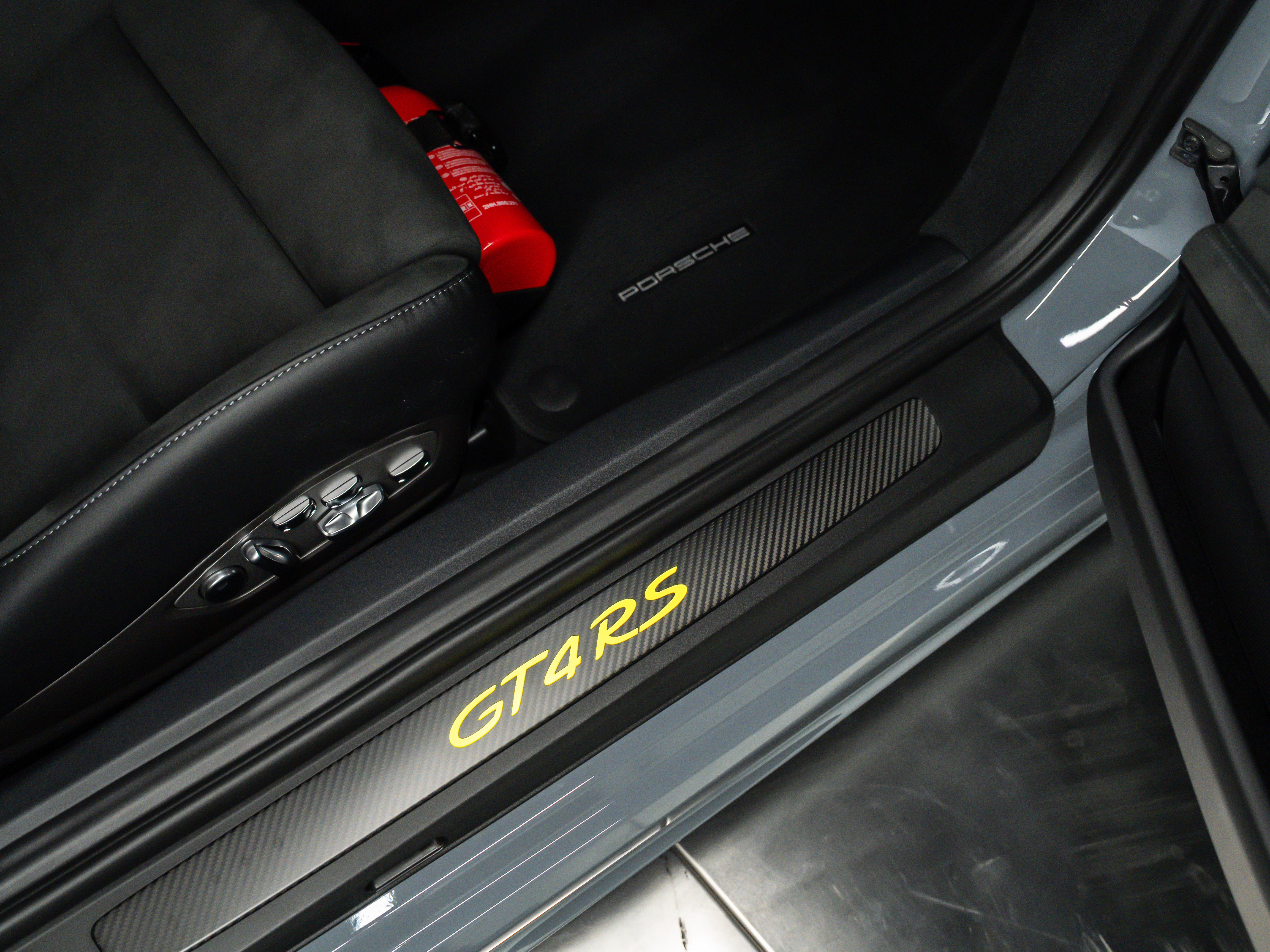 2025 Porsche 718 Cayman GT4 RS