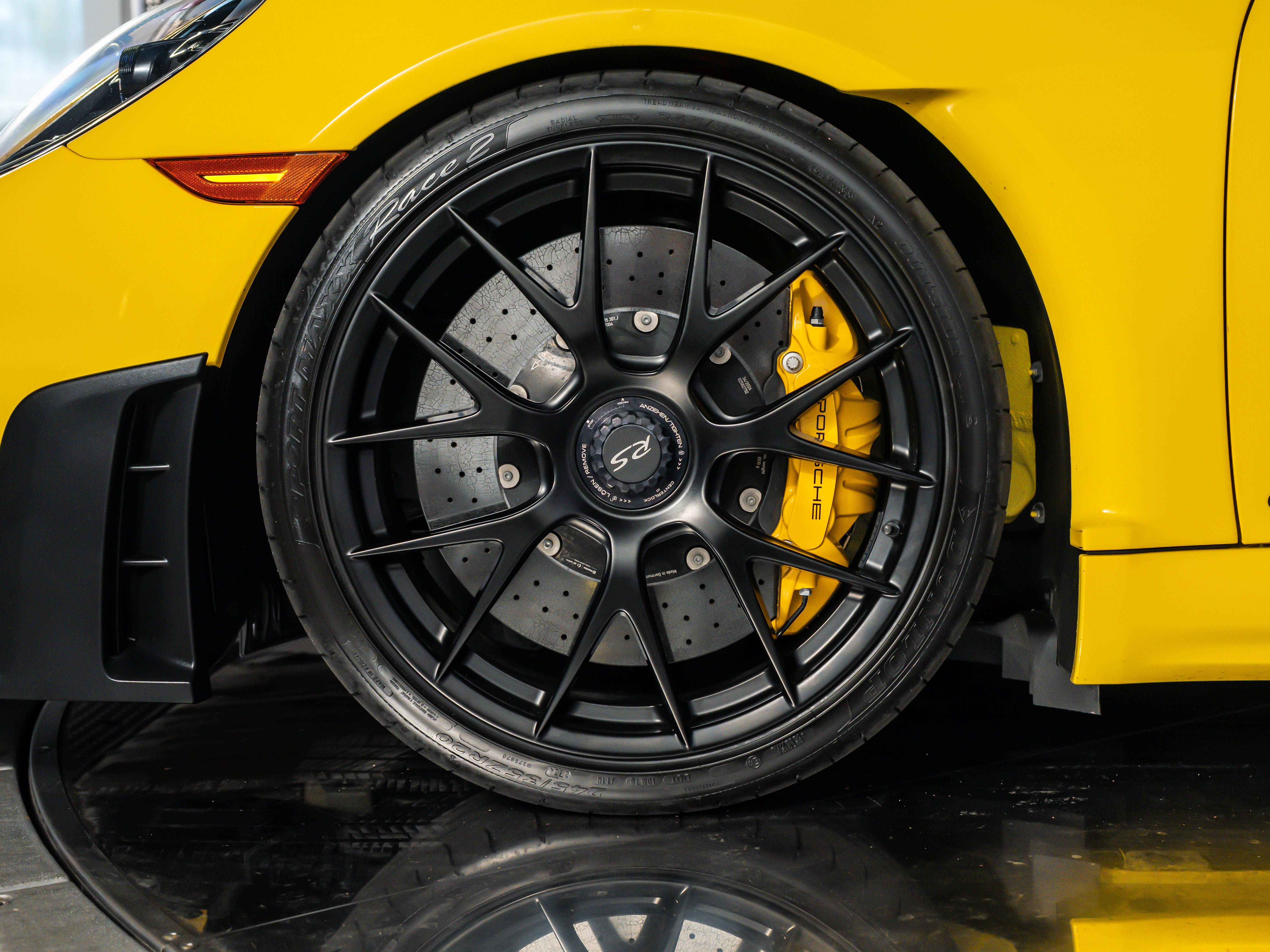 2025 Porsche 718 Cayman GT4 RS