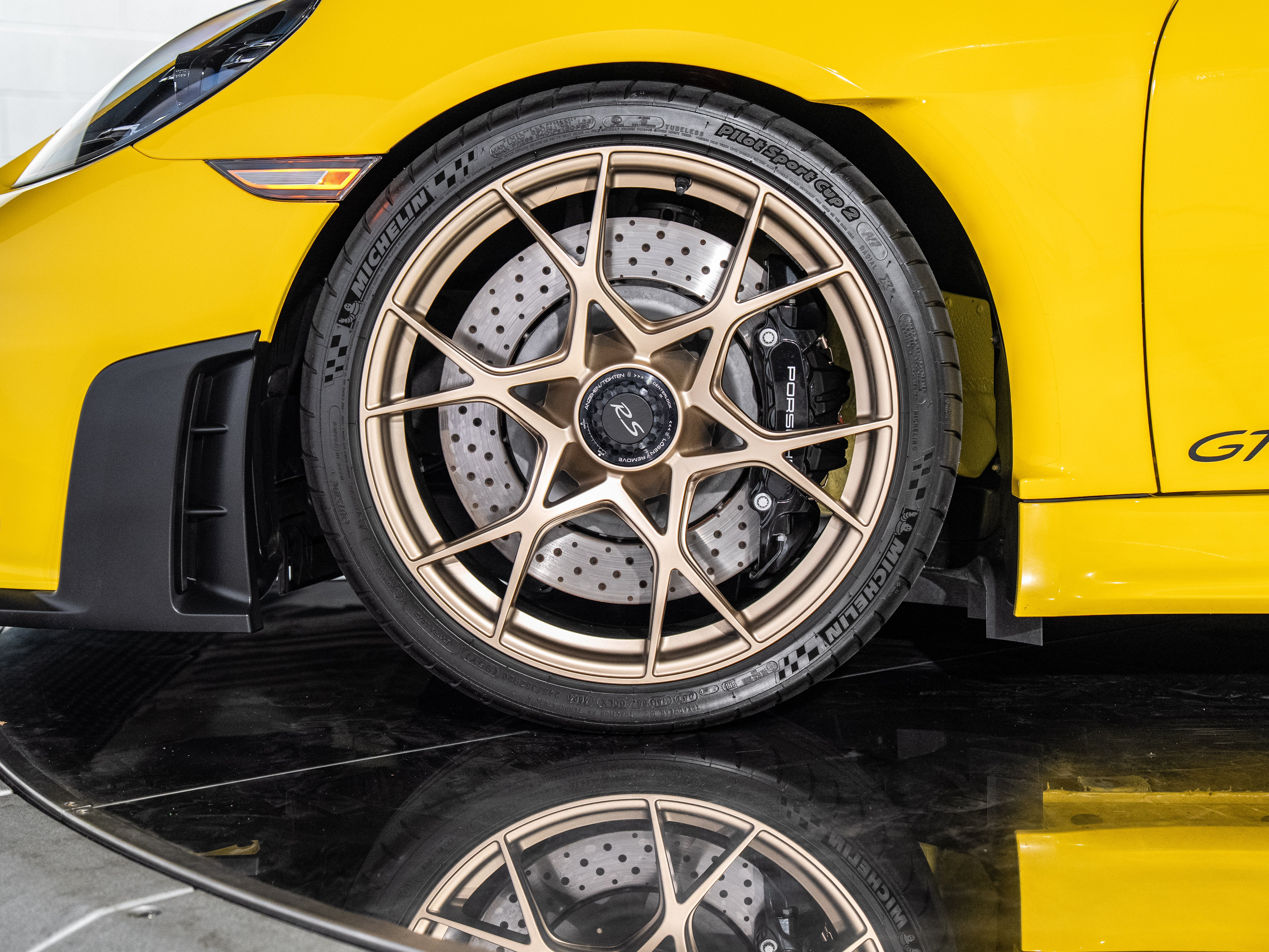 2025 Porsche 718 Cayman GT4 RS