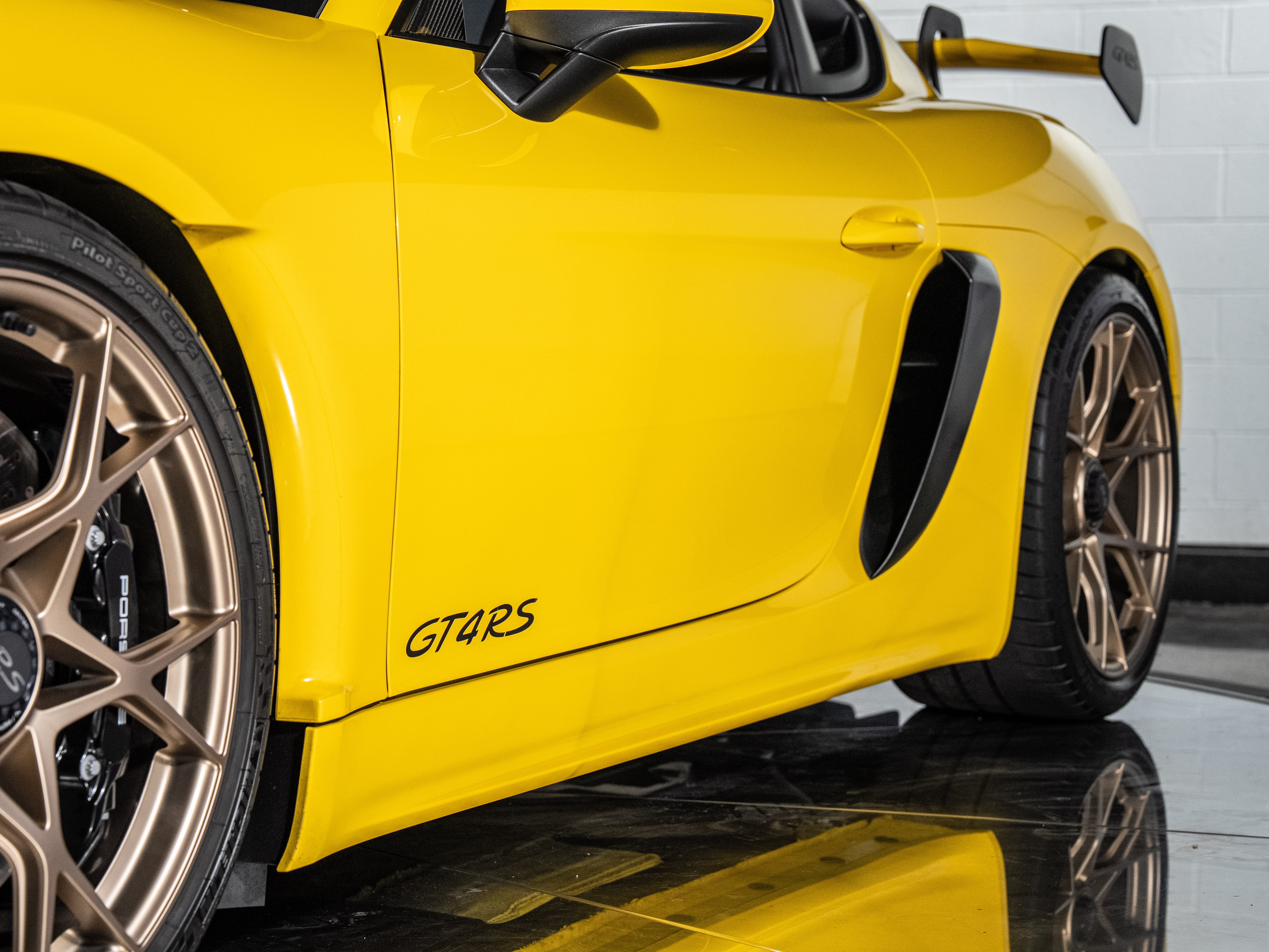 2025 Porsche 718 Cayman GT4 RS