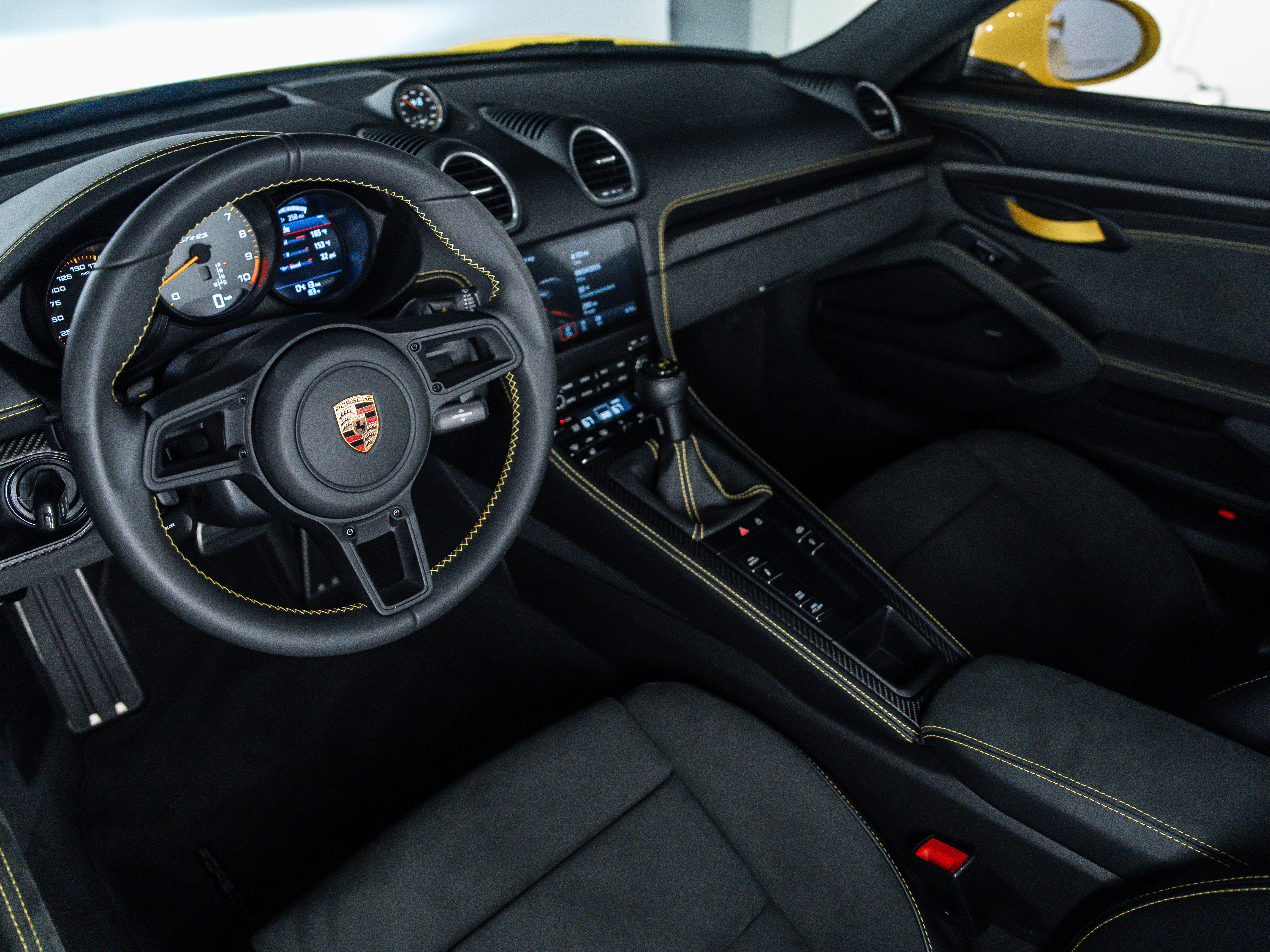 2025 Porsche 718 Cayman GT4 RS