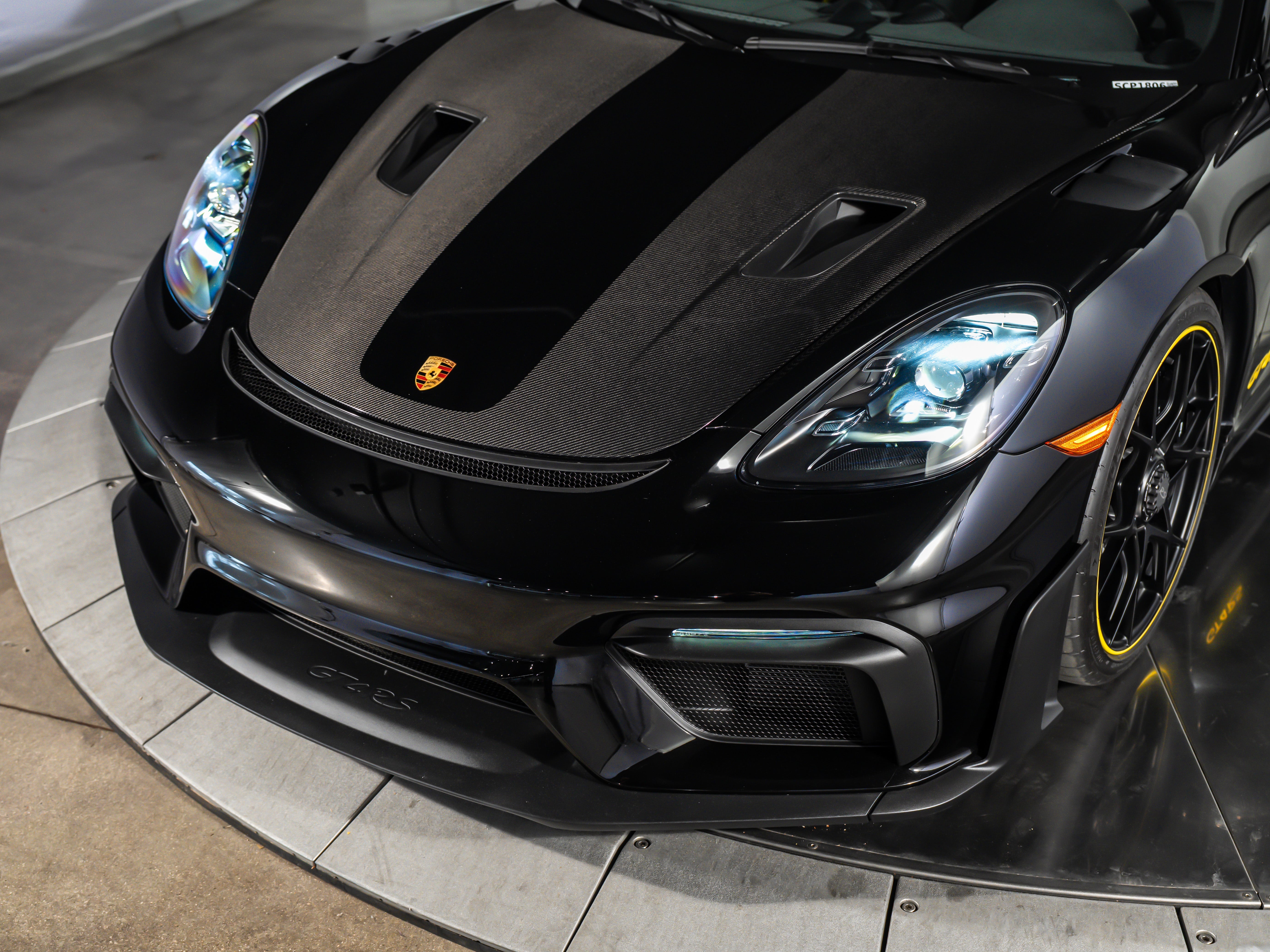 2025 Porsche 718 GT4 RS - Photo 11