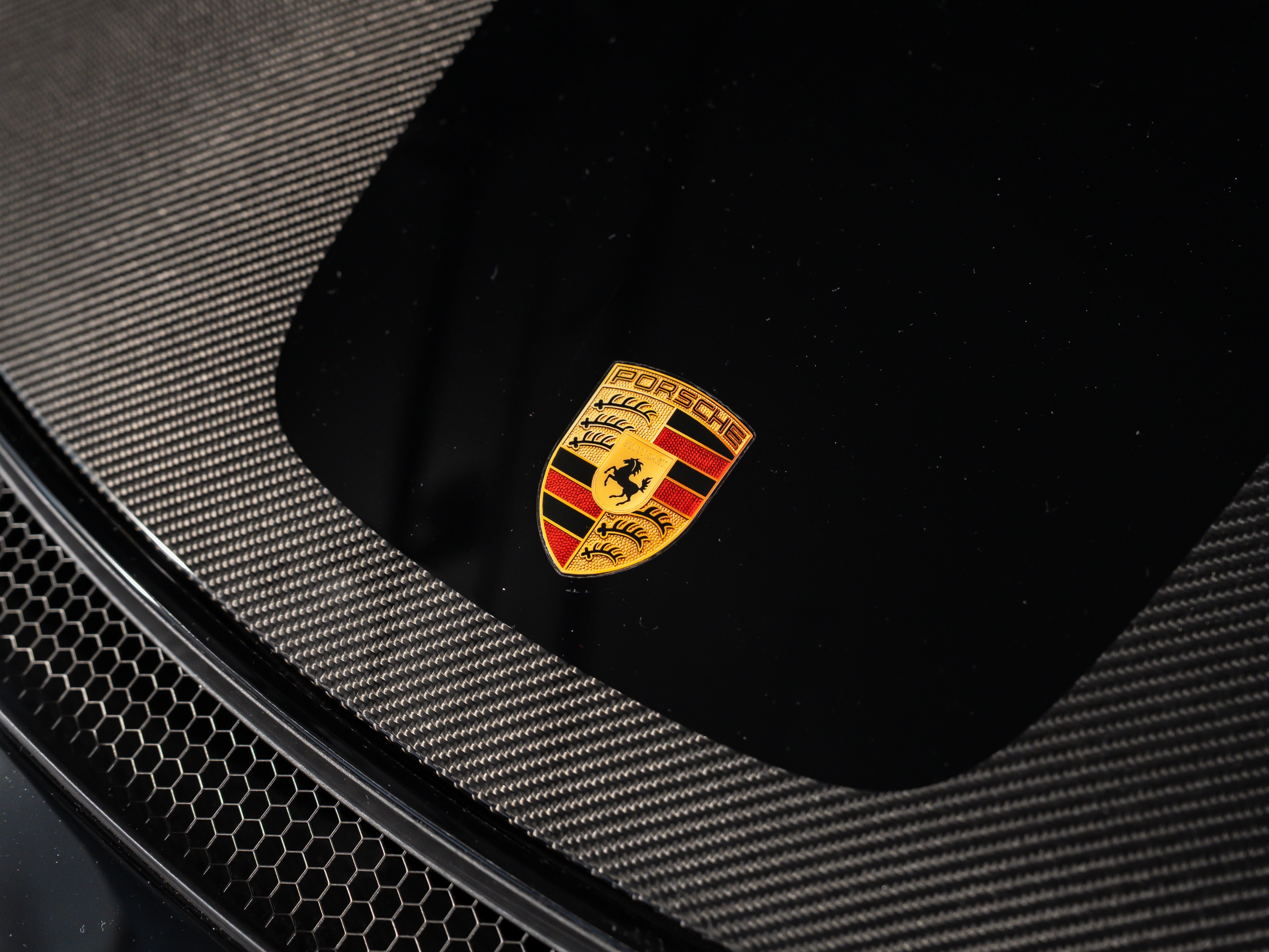 2025 Porsche 718 GT4 RS - Photo 13