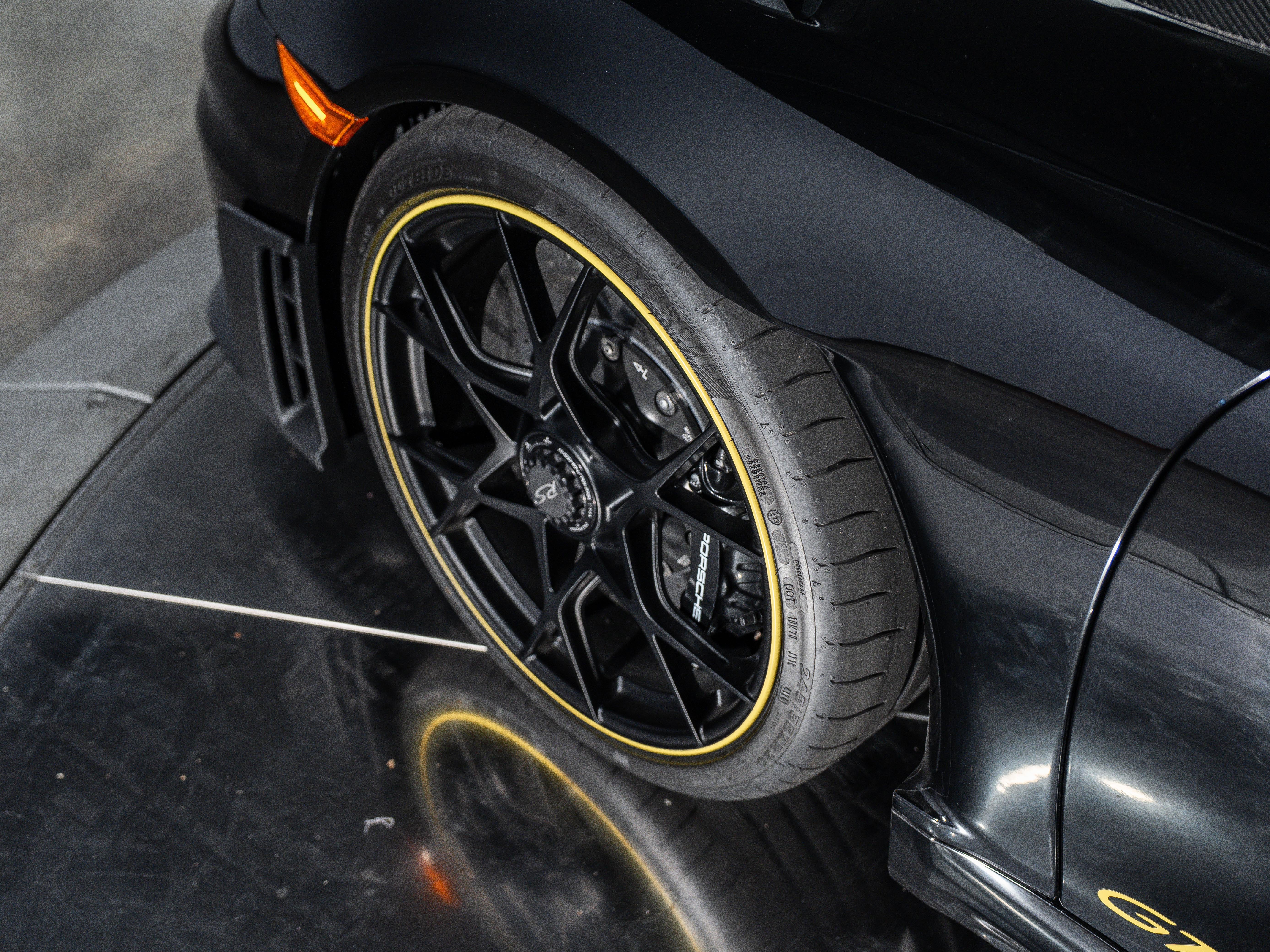 2025 Porsche 718 Cayman GT4 RS