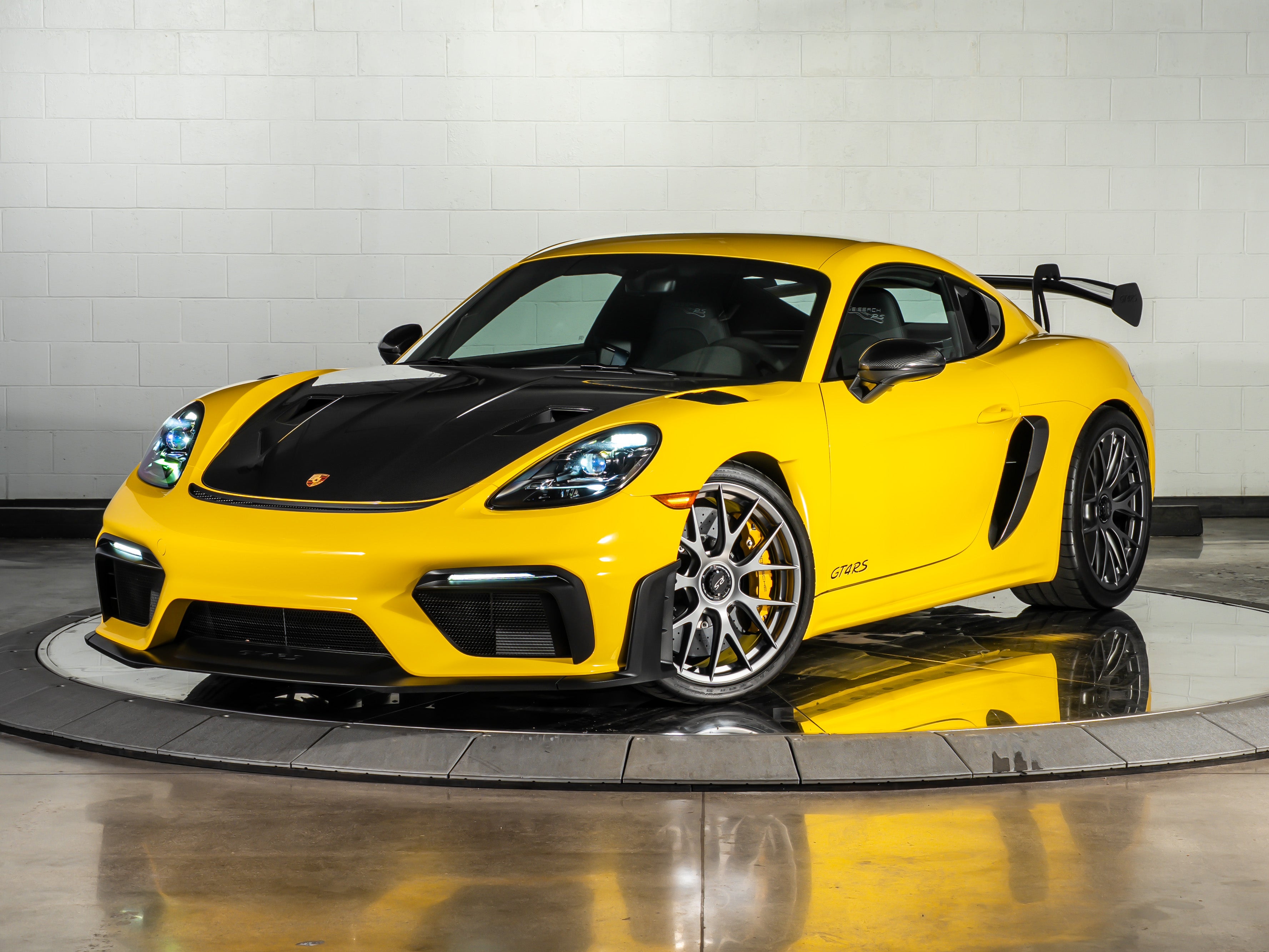 2025 Porsche 718 Cayman GT4 RS's photo