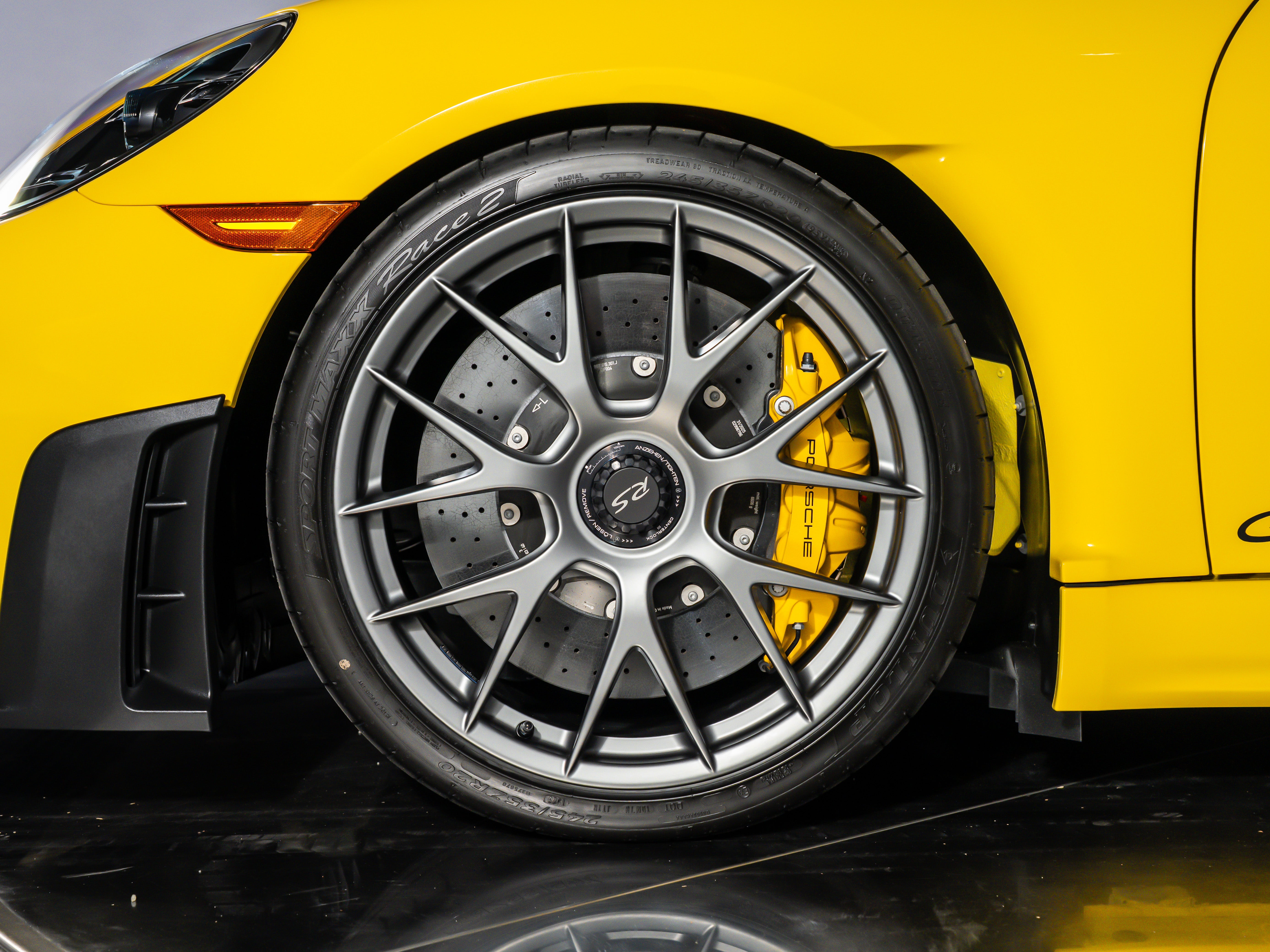 2025 Porsche 718 Cayman GT4 RS