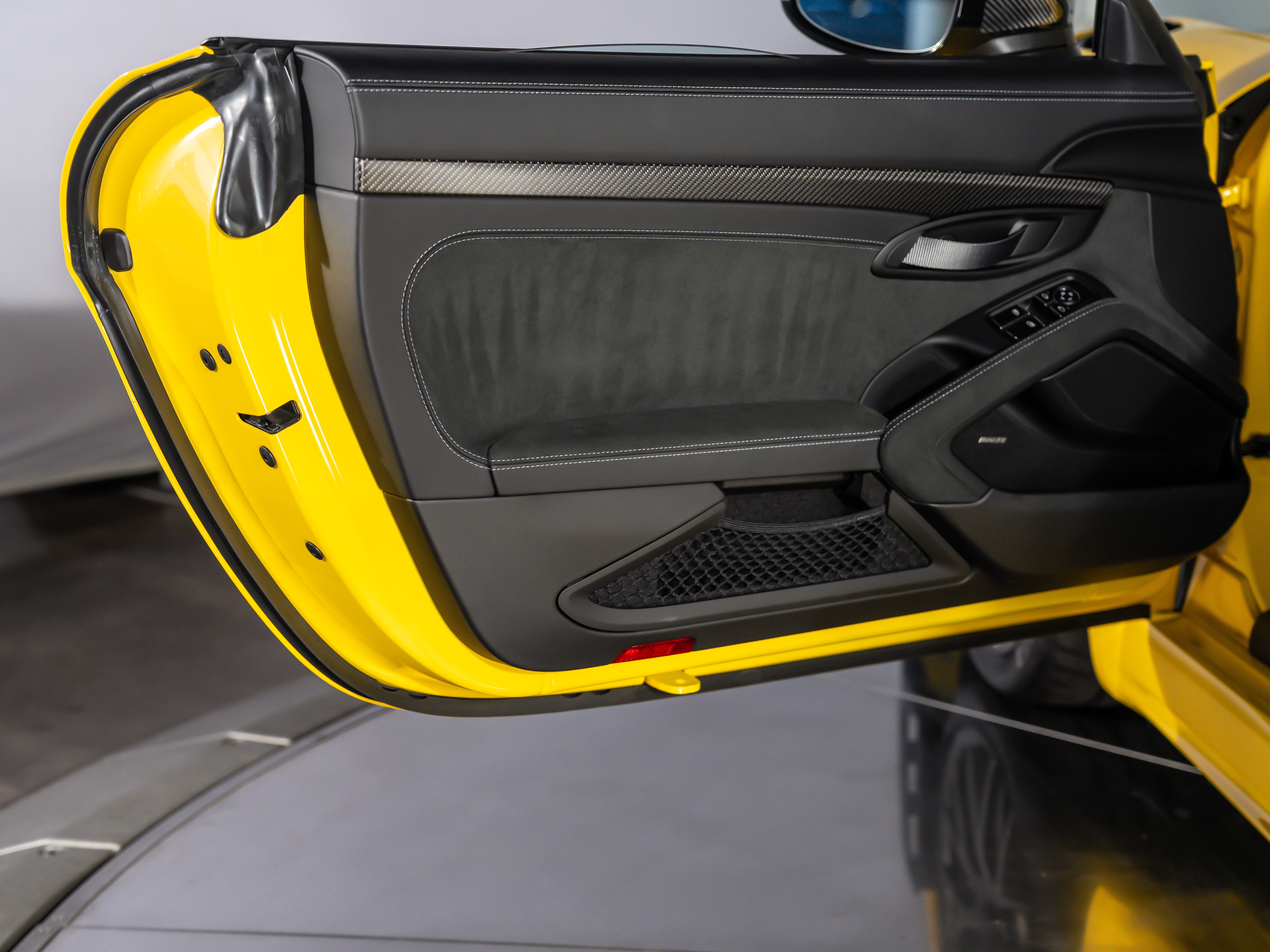 2025 Porsche 718 Cayman GT4 RS