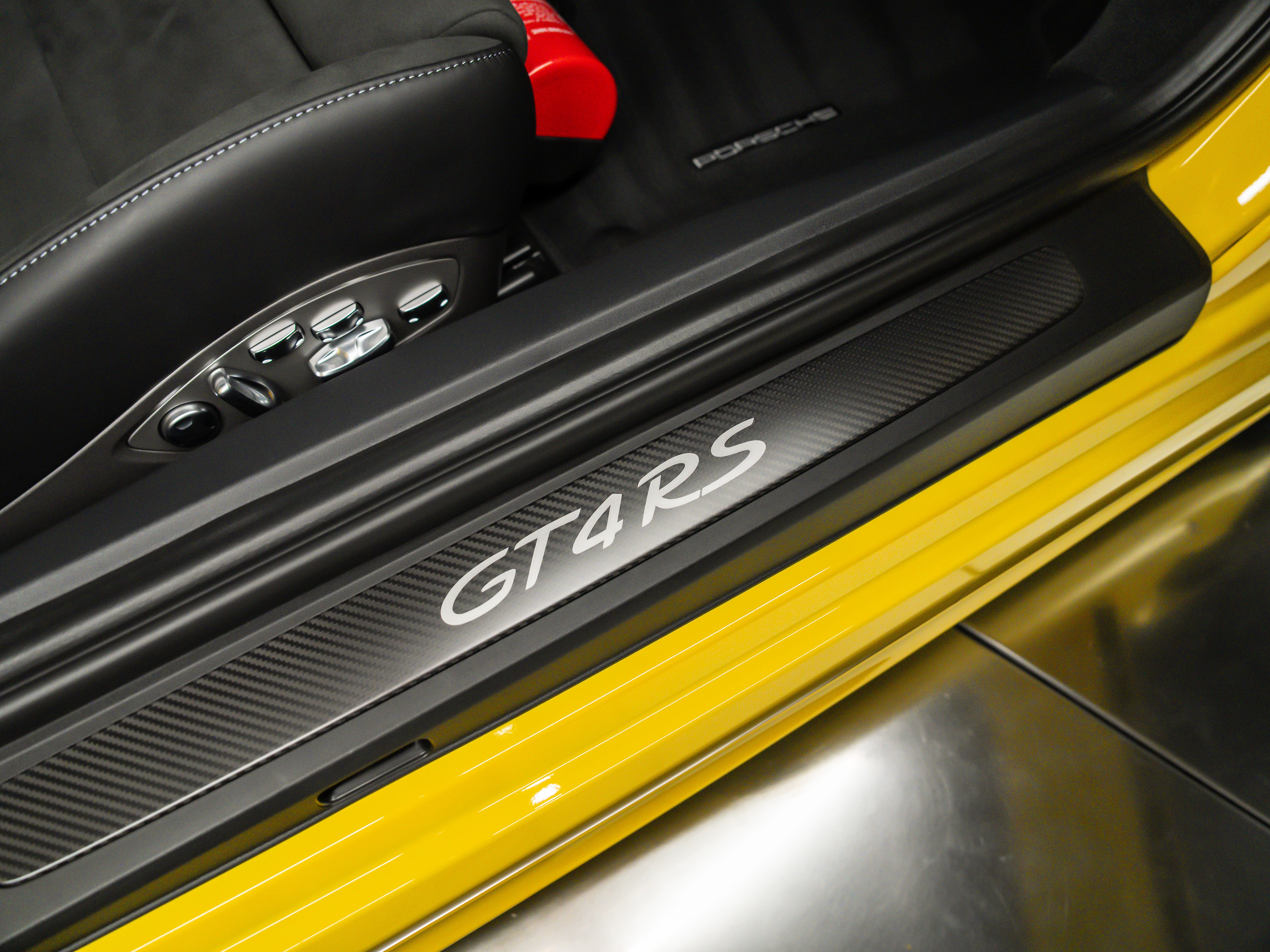 2025 Porsche 718 Cayman GT4 RS