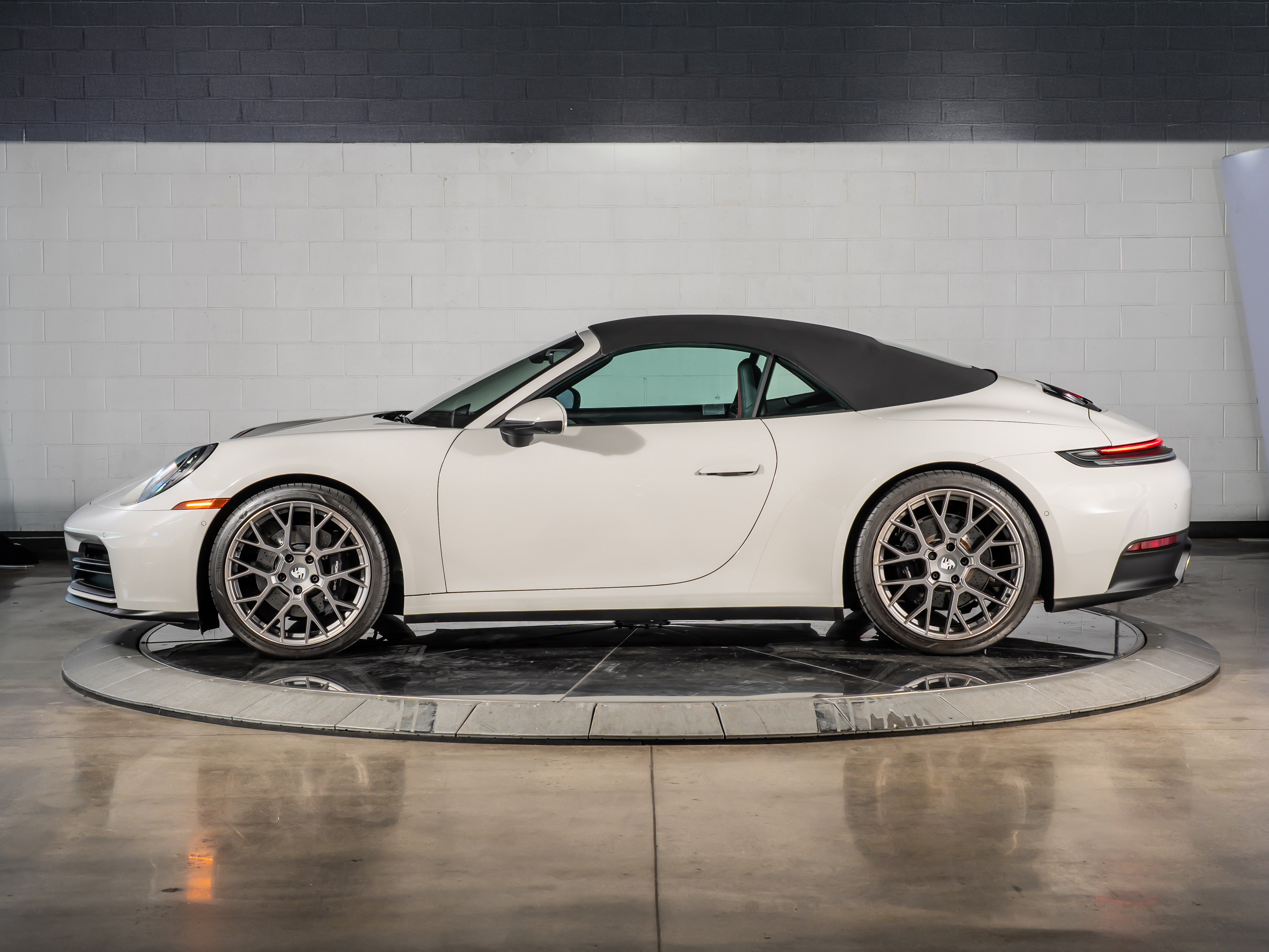 2025 Porsche 911 Carrera Cabriolet