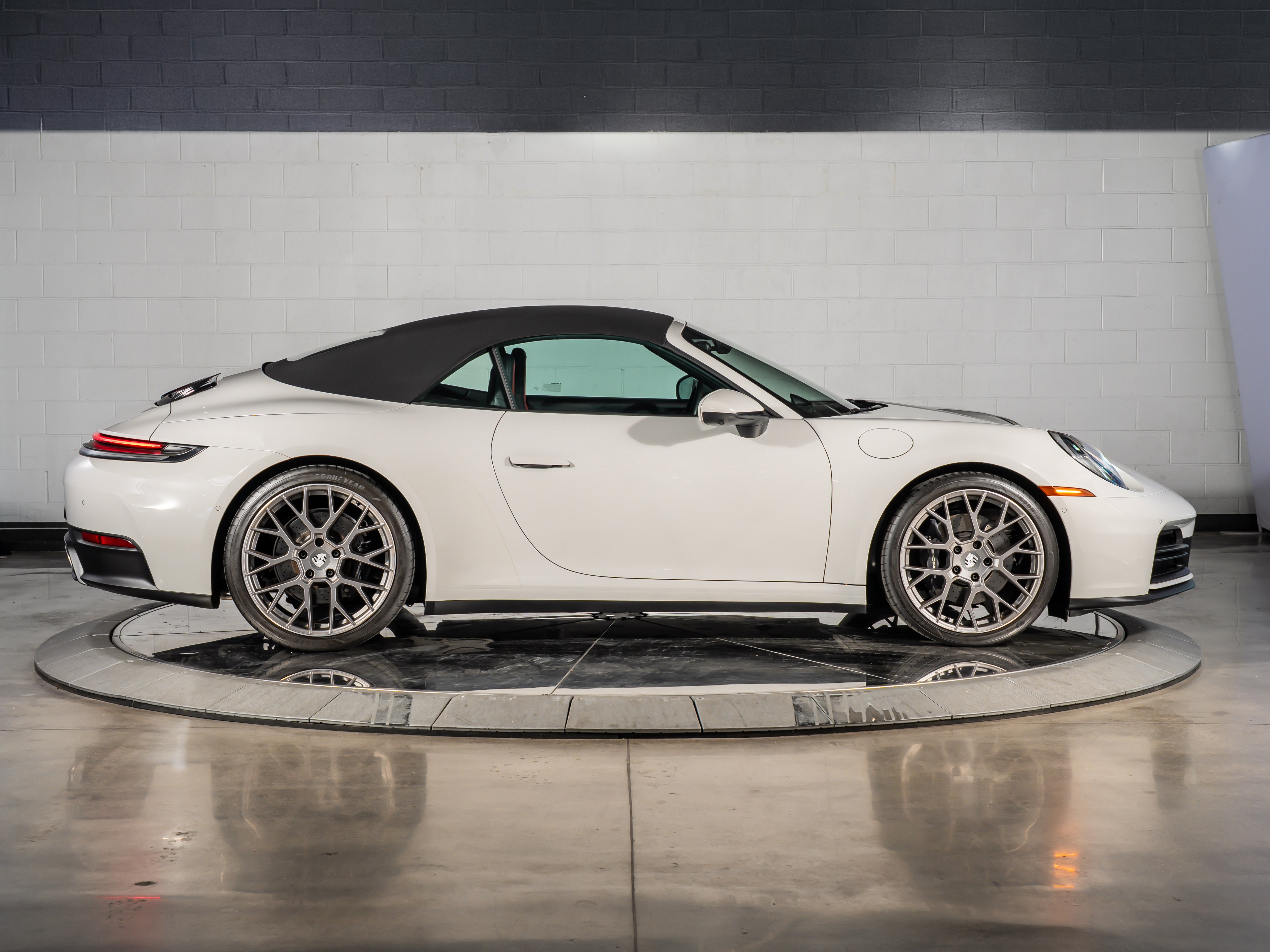 2025 Porsche 911 Carrera Cabriolet