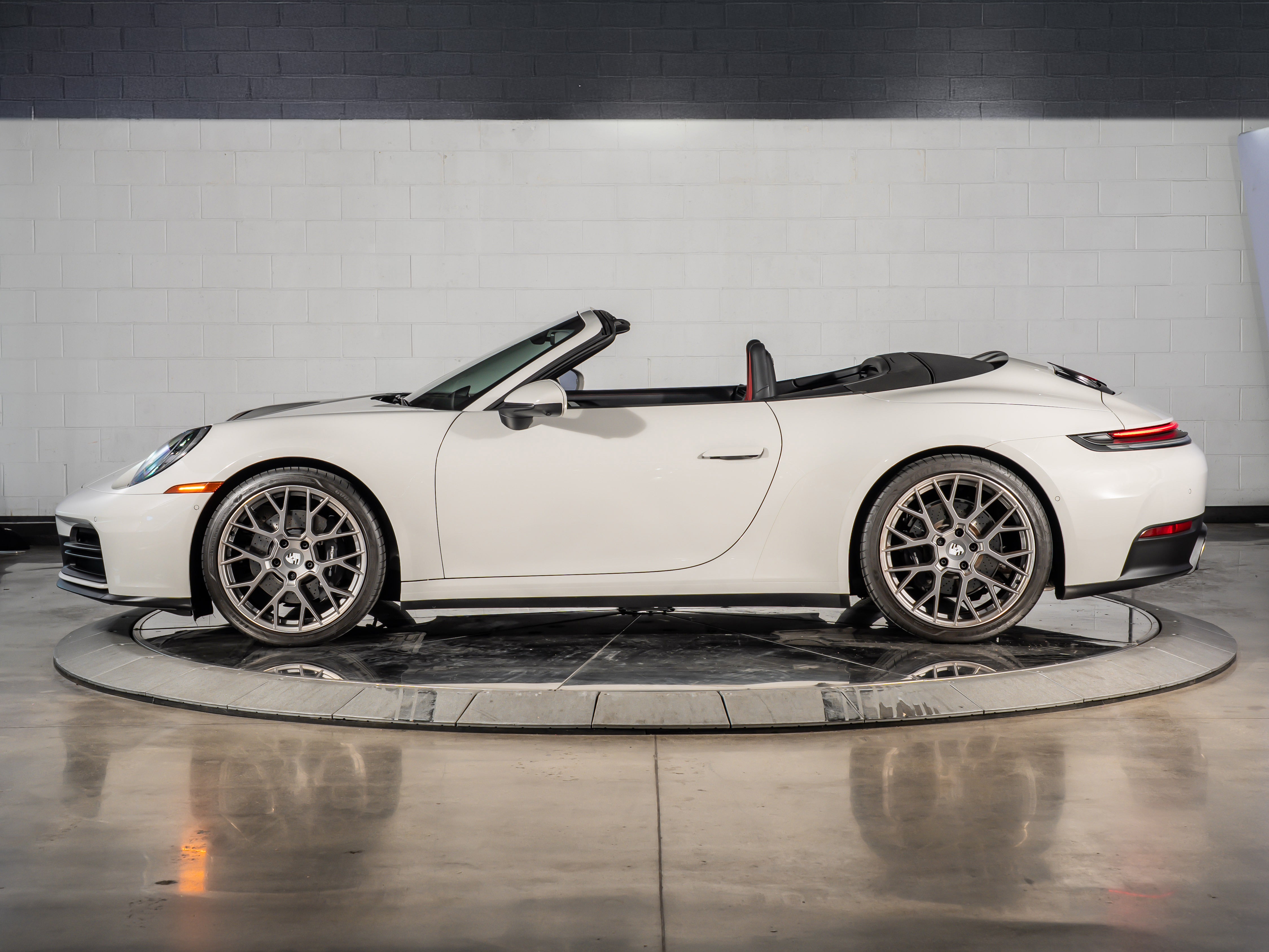 2025 Porsche 911 Carrera Cabriolet