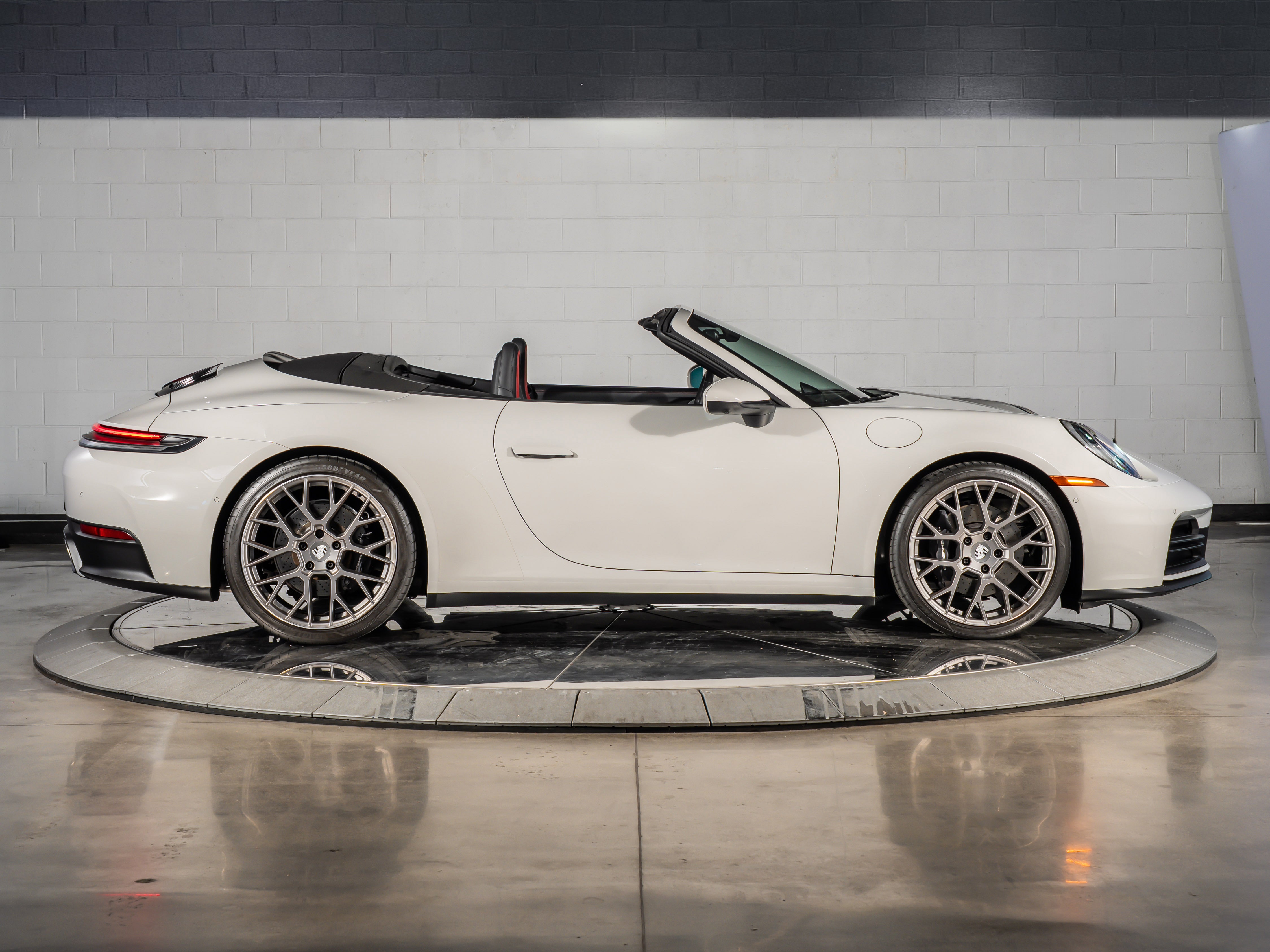 2025 Porsche 911 Carrera Cabriolet