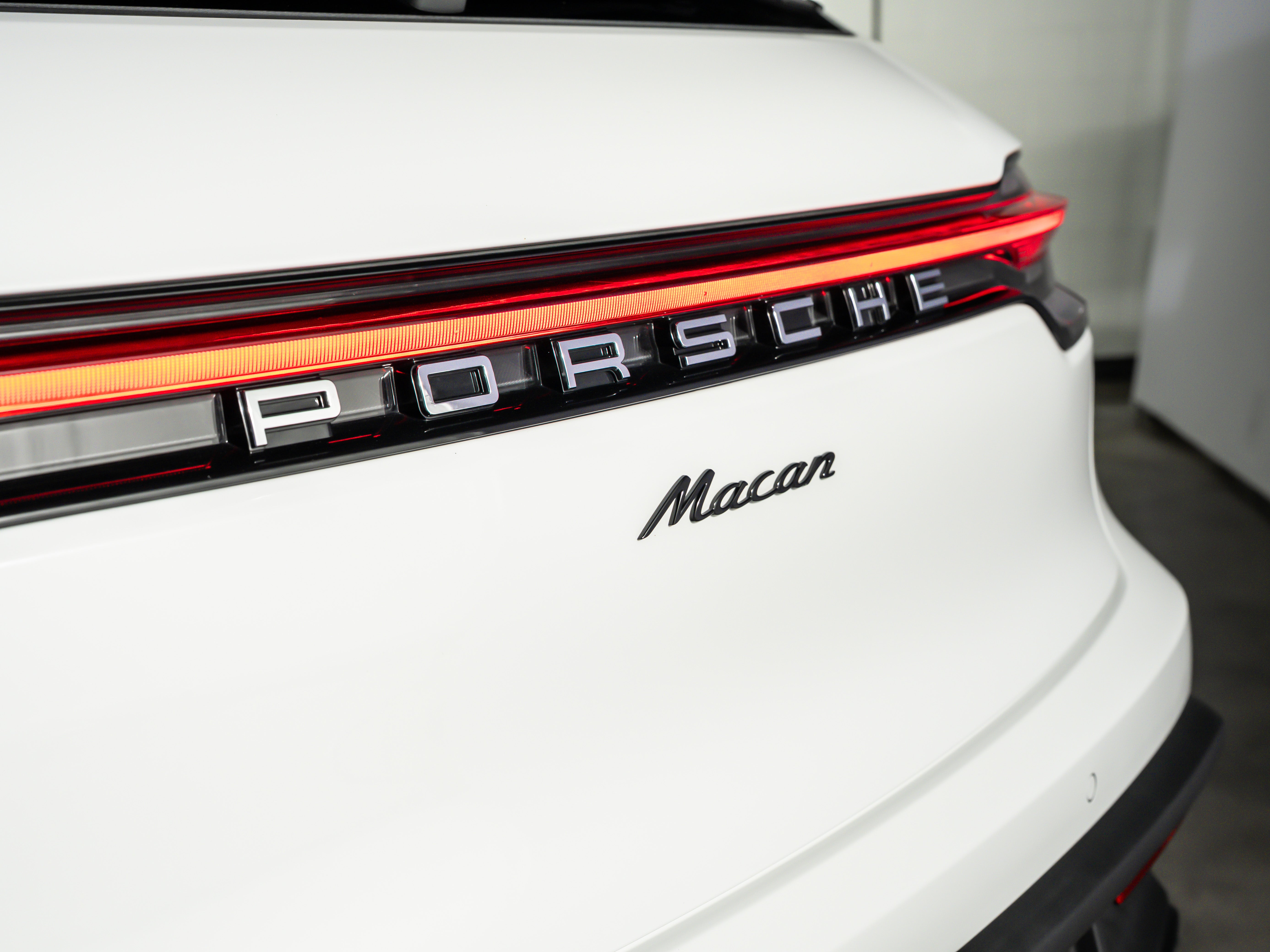 2026 Porsche Macan Base