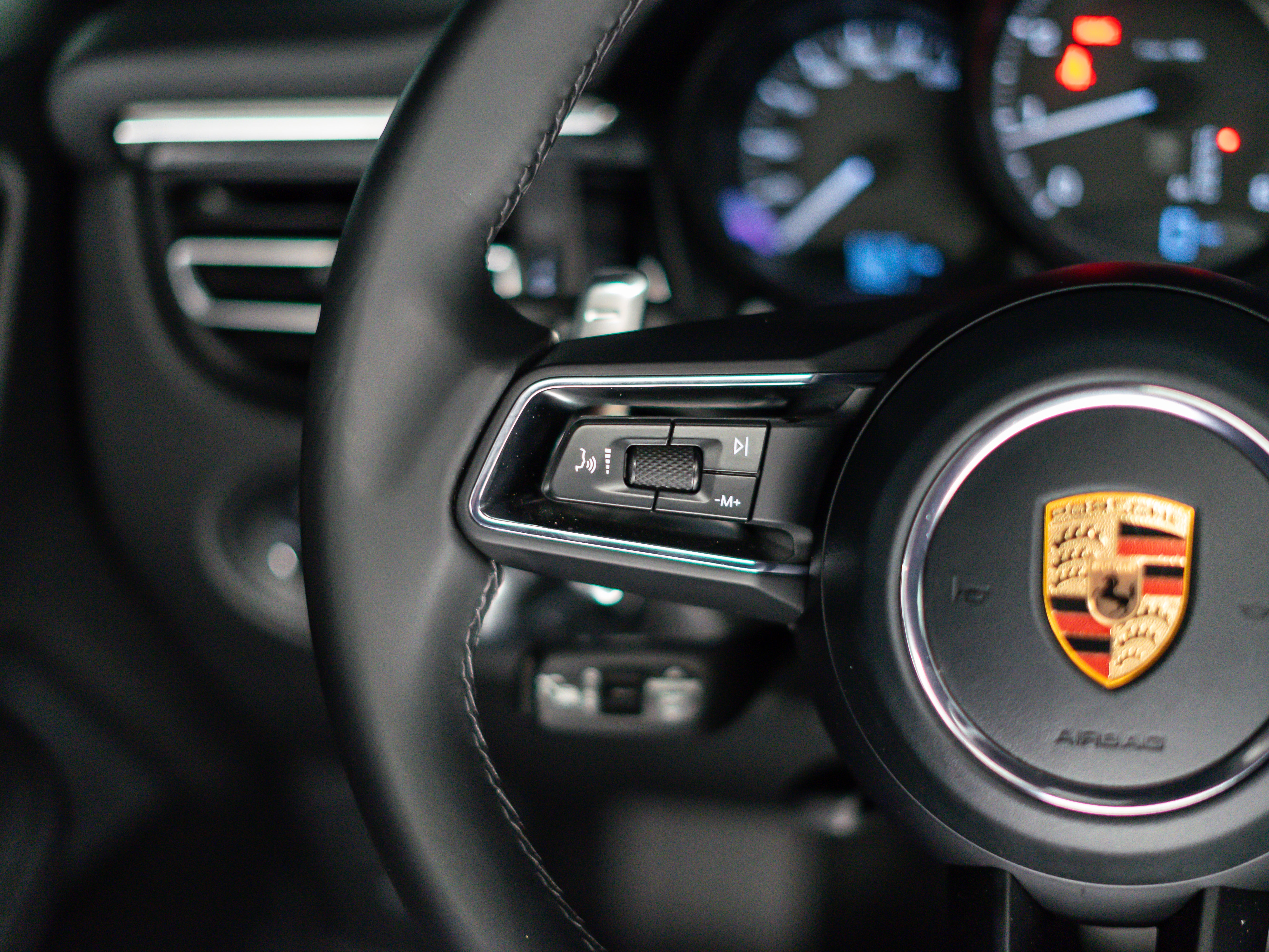 2026 Porsche Macan Base