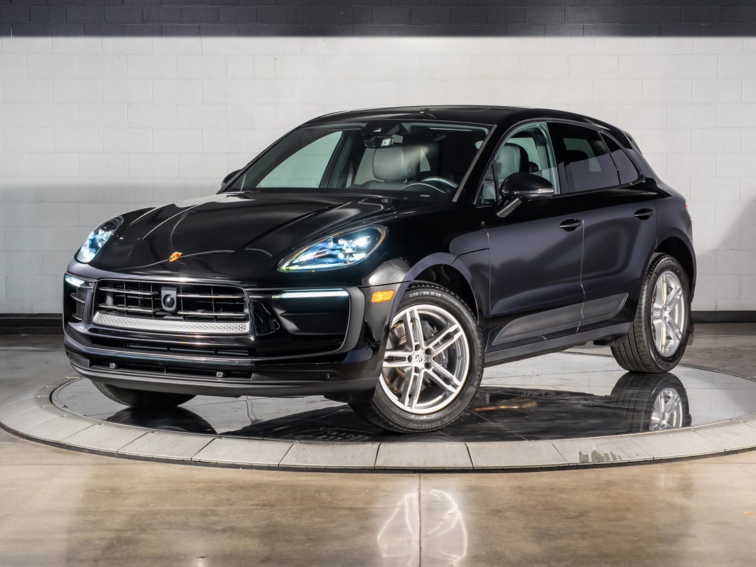 2026 Porsche Macan Base — photo 1 of 31