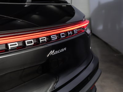 2026 Porsche Macan Base