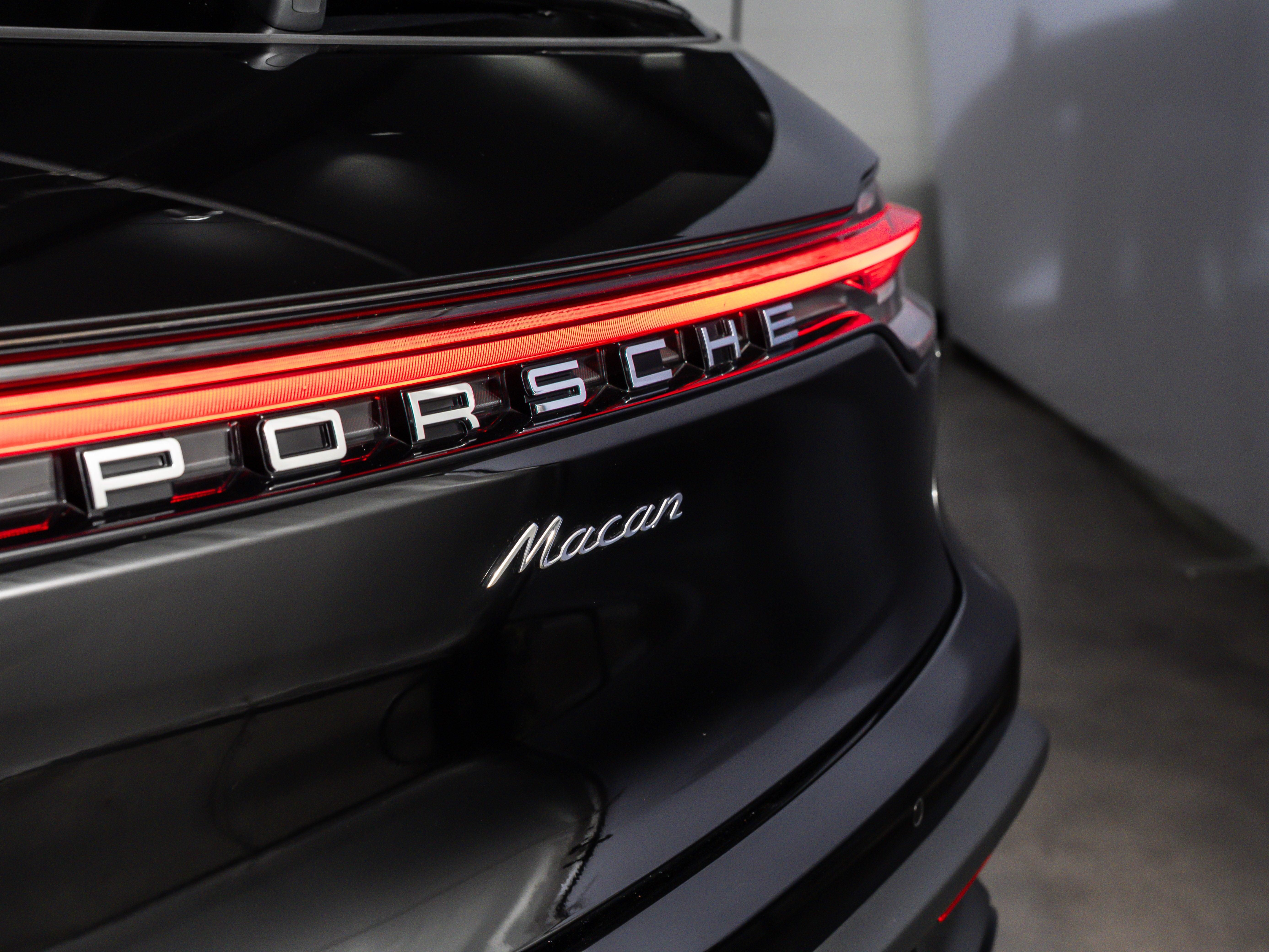 2026 Porsche Macan Base